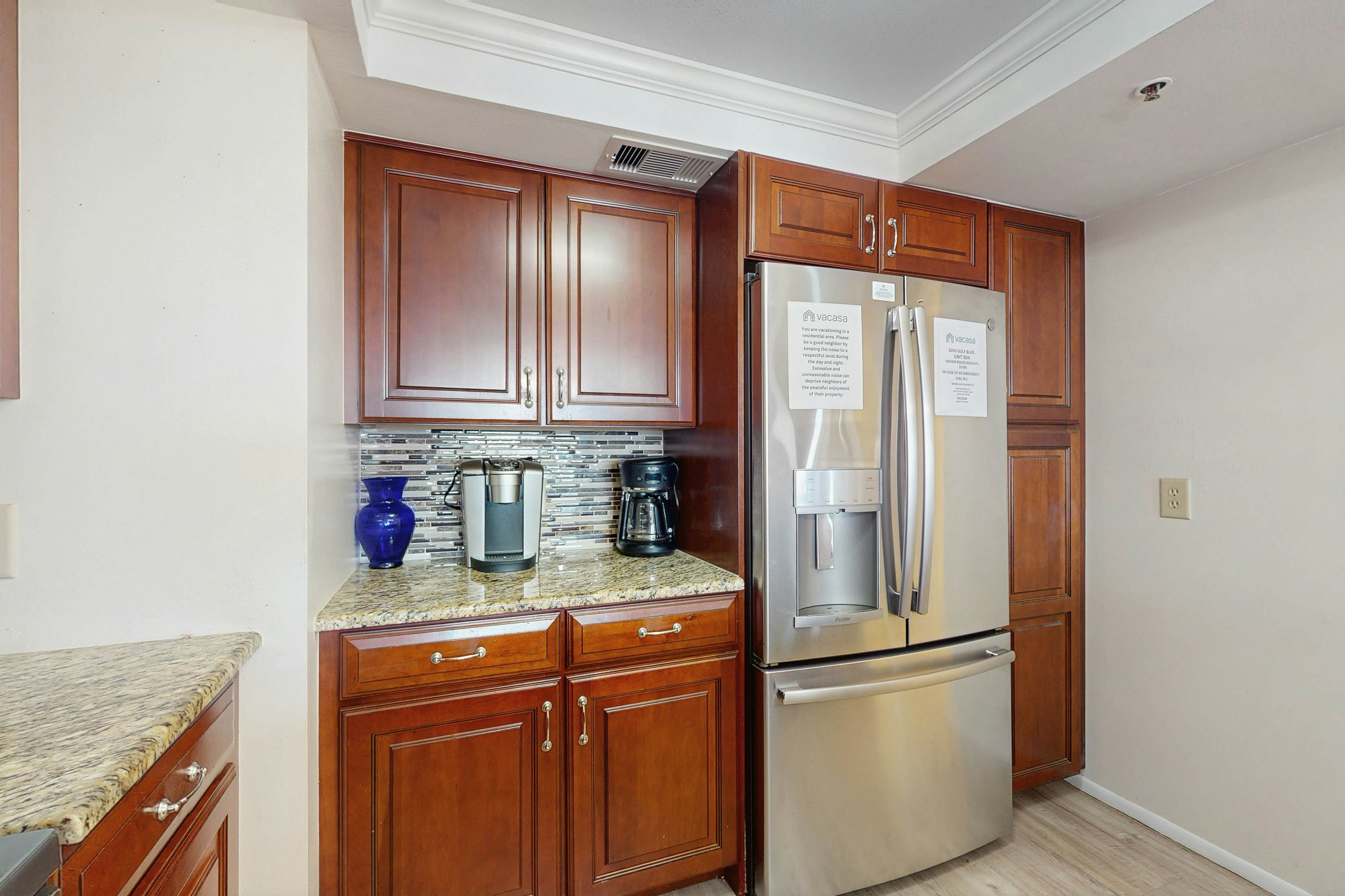 Snowbird-friendly beachfront condo with pool, tennis & AC - dog-friendly