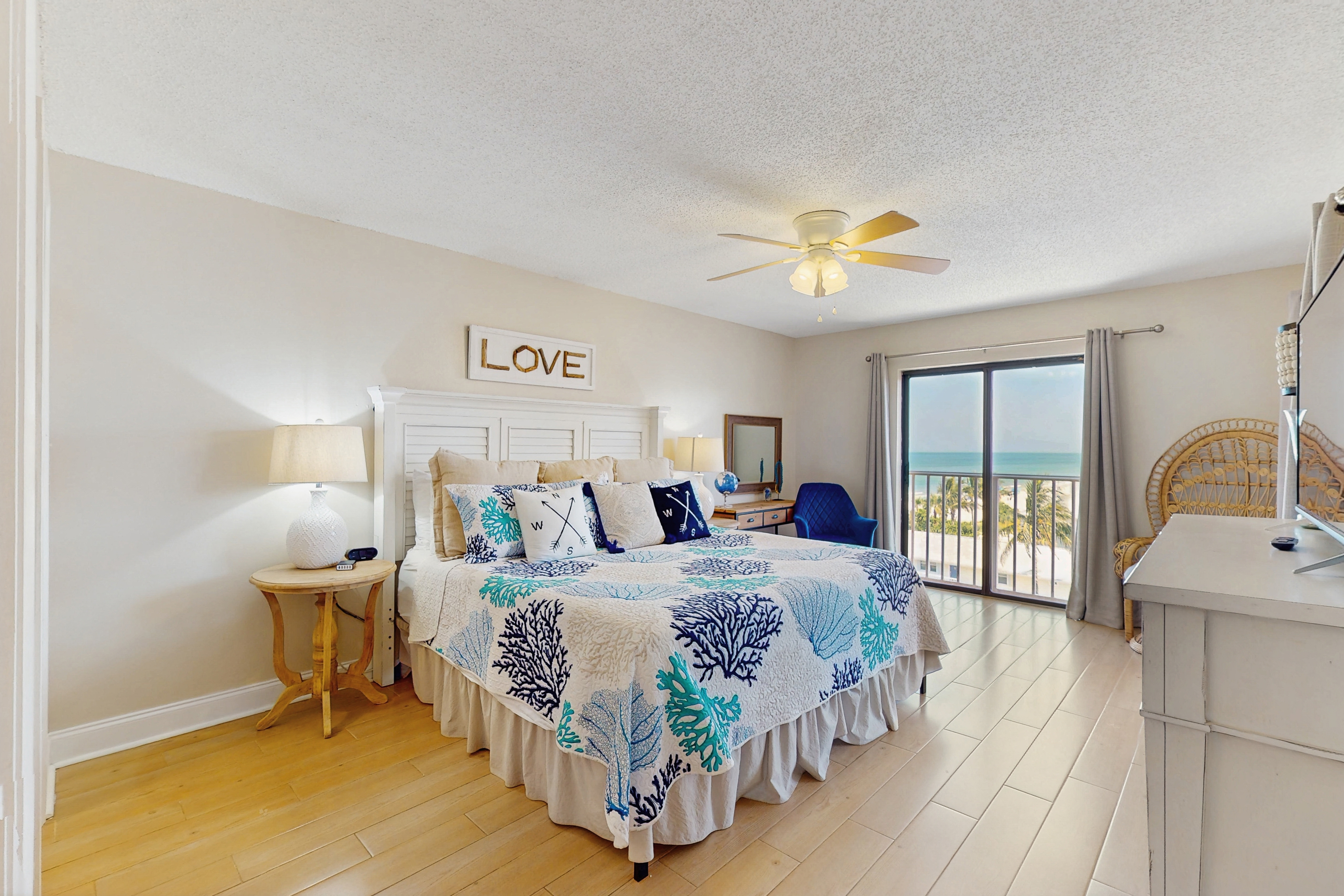 Snowbird friendly beachfront condo with pool tennis and AC dog friendly