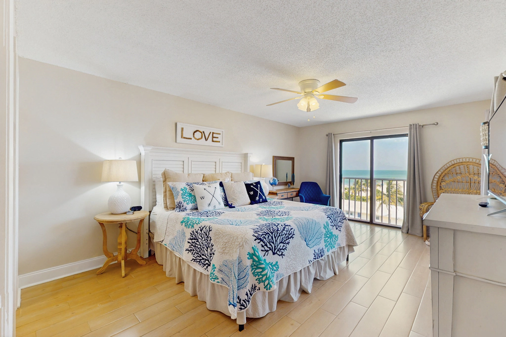 Snowbird friendly beachfront condo with pool tennis and AC dog friendly