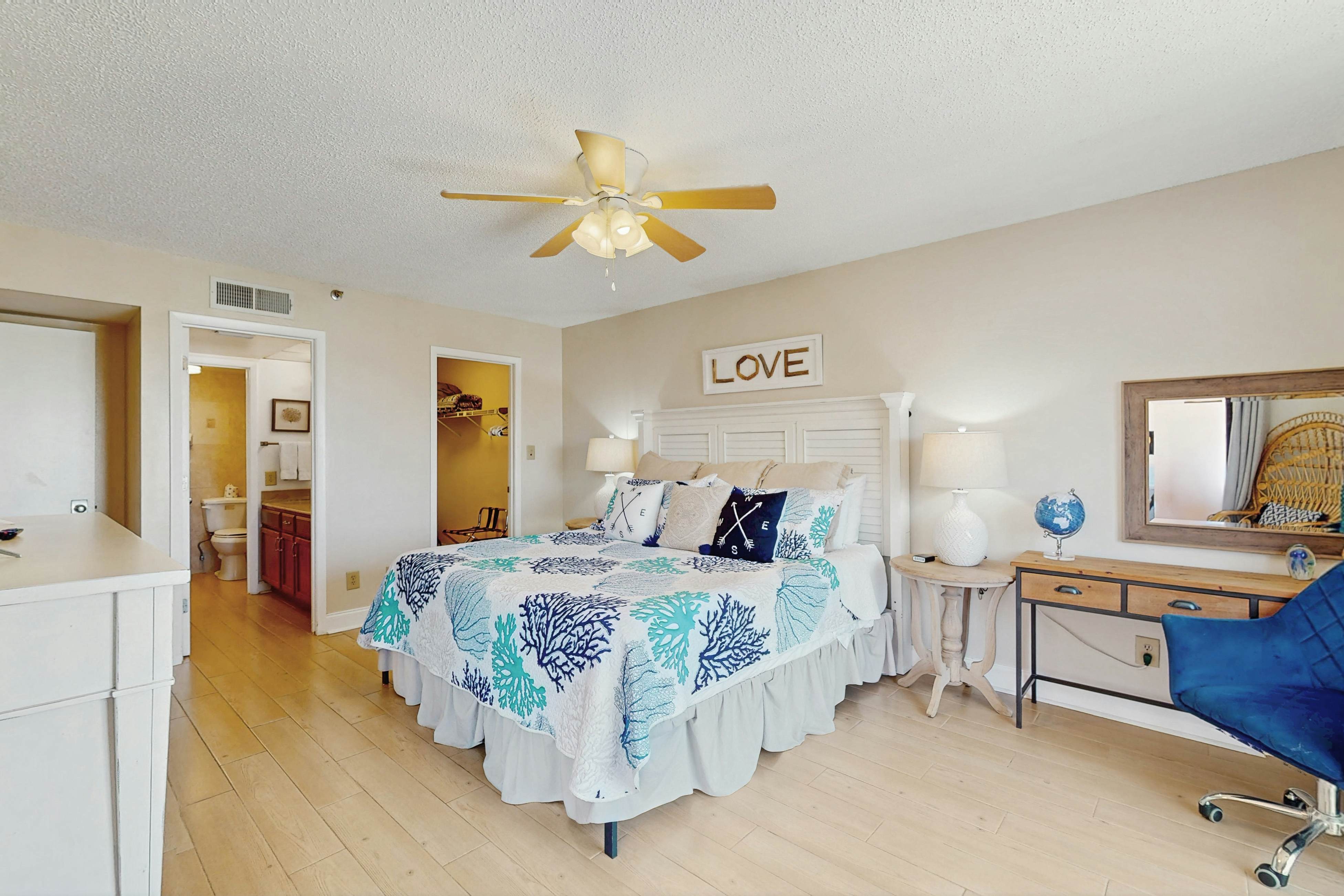 Snowbird-friendly beachfront condo with pool, tennis & AC - dog-friendly