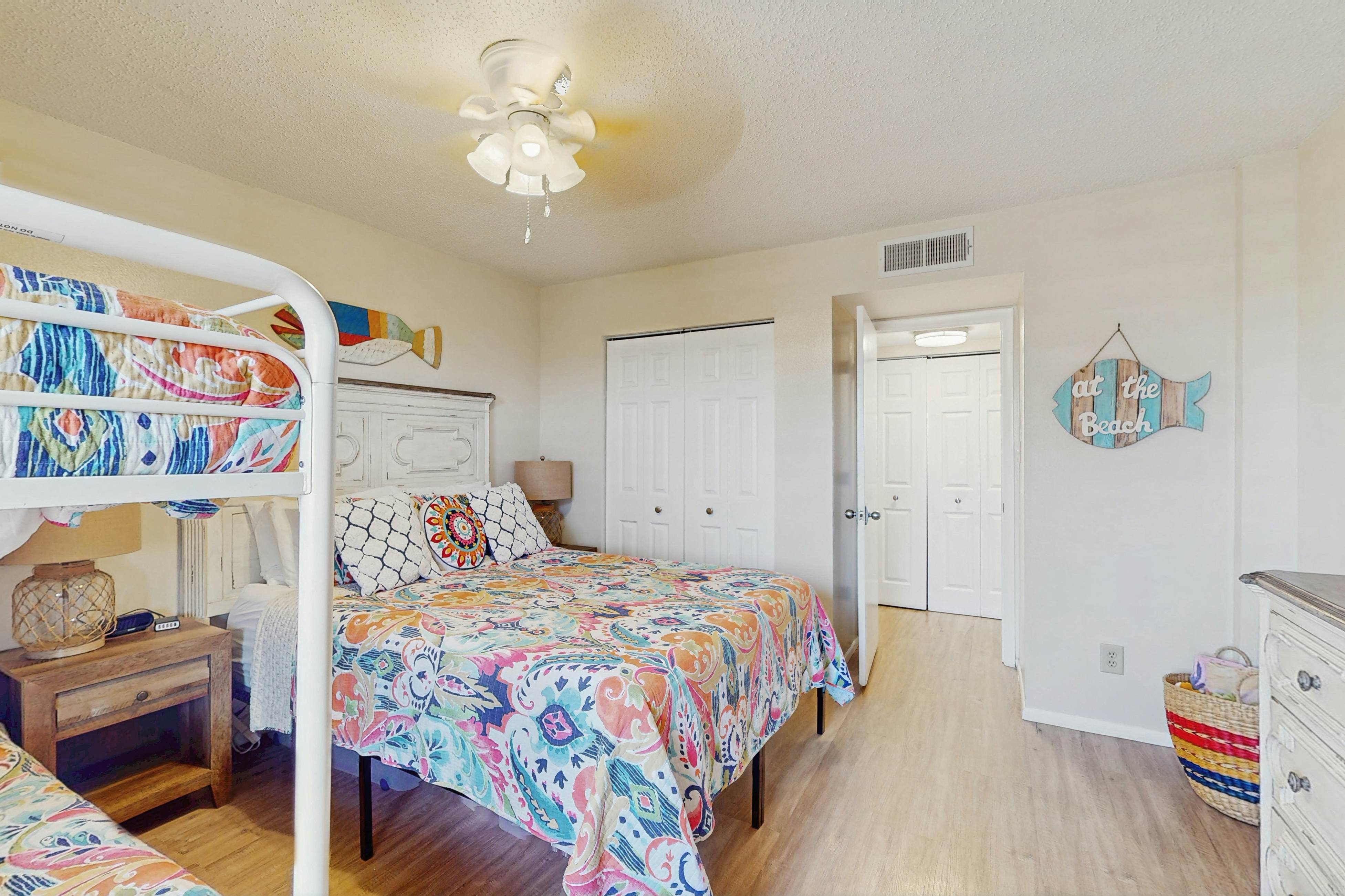 Snowbird-friendly beachfront condo with pool, tennis & AC - dog-friendly