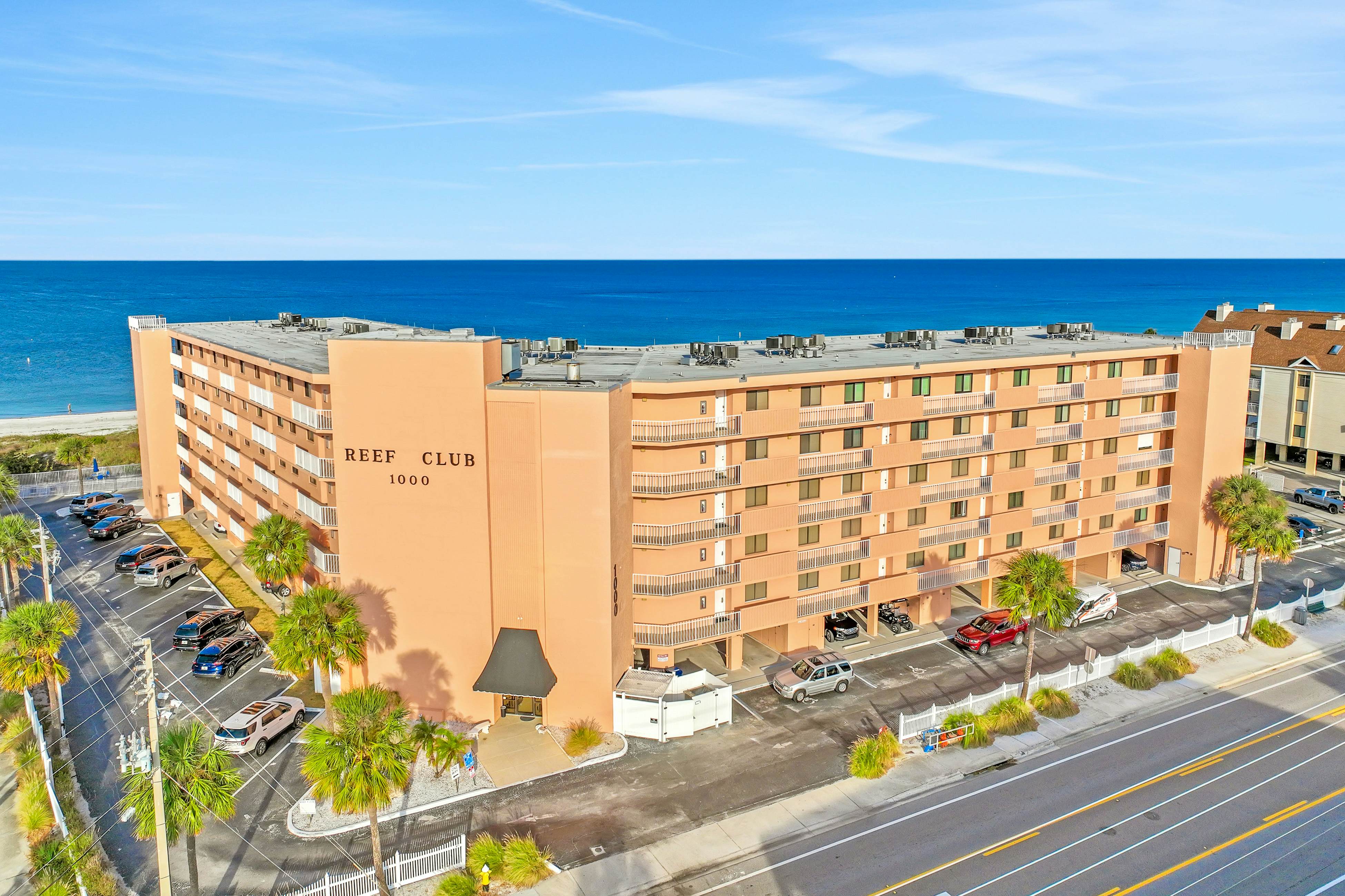 Snowbird-friendly beachfront condo with pool, tennis & AC - dog-friendly