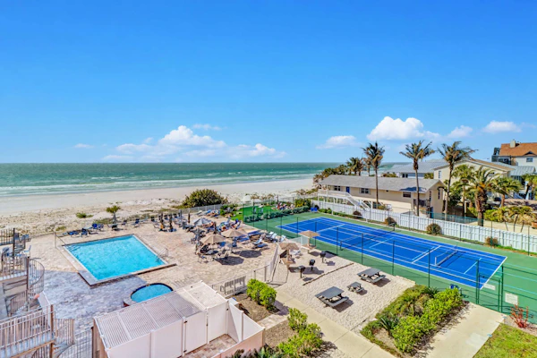 Snowbird friendly beachfront condo with pool tennis and AC dog friendly