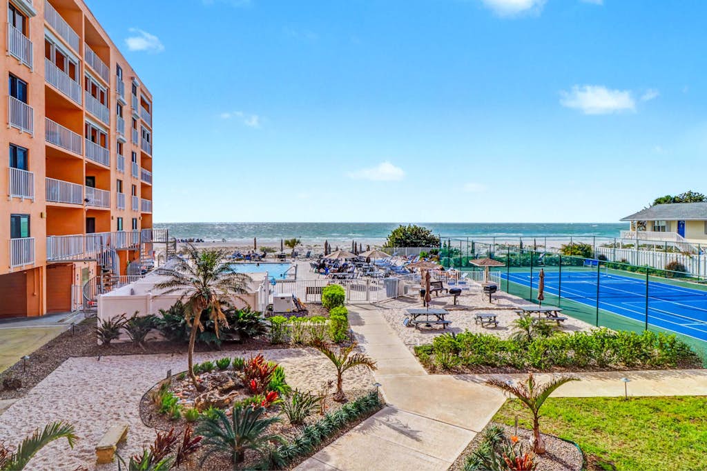 Snowbird friendly beachfront condo with pool tennis and AC dog friendly