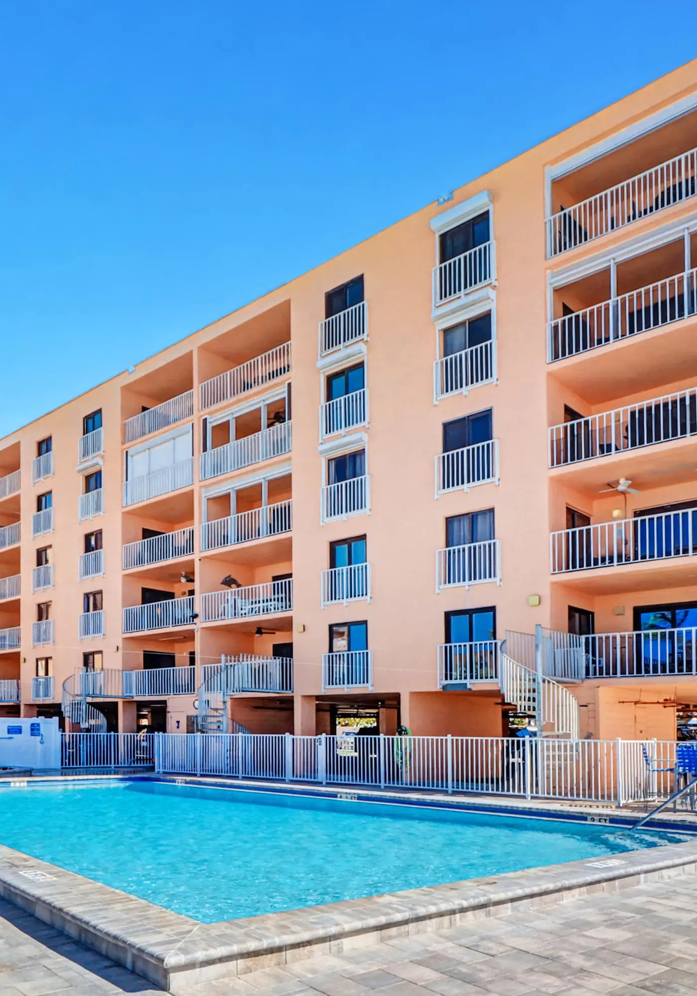 Snowbird friendly beachfront condo with pool tennis and AC dog friendly