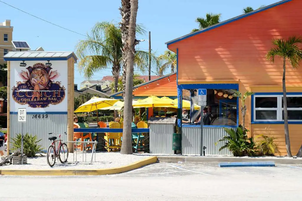 Snowbird friendly beachfront condo with pool tennis and AC dog friendly