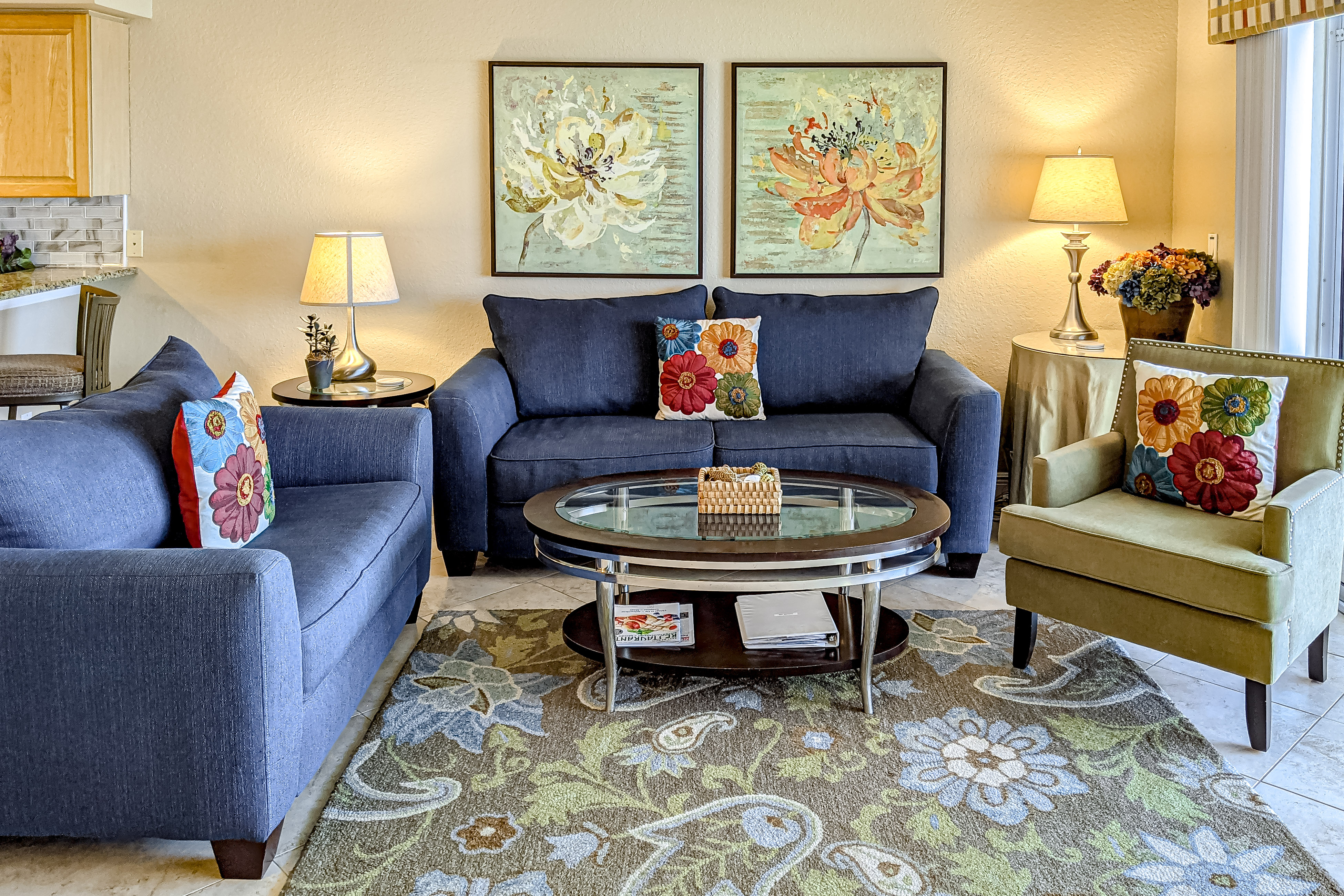 Cozy beachside condo with pool and hot tub walk to restaurants