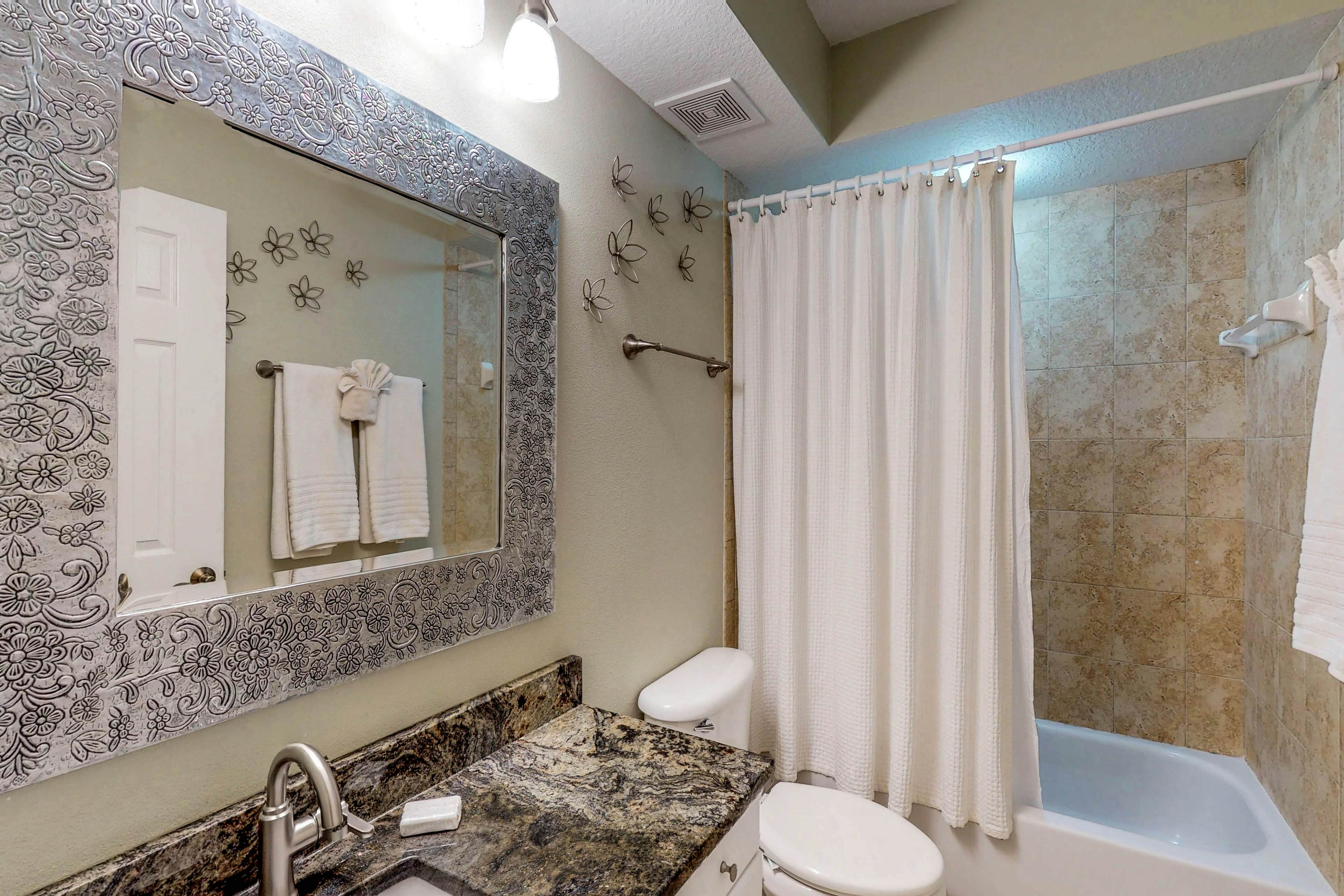 Cozy beachside condo with pool & hot tub - walk to restaurants