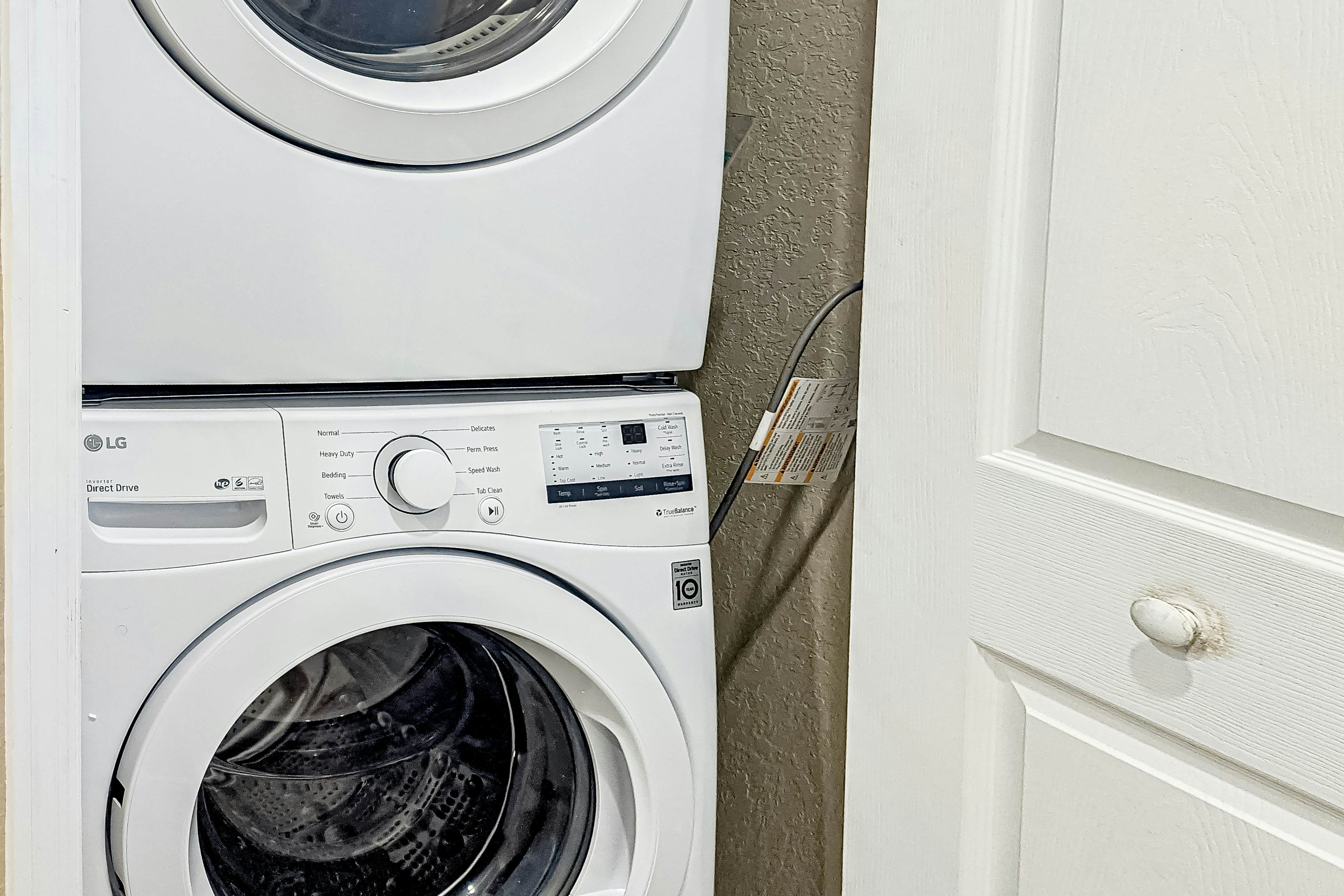 Cozy beachside condo with pool & hot tub - walk to restaurants