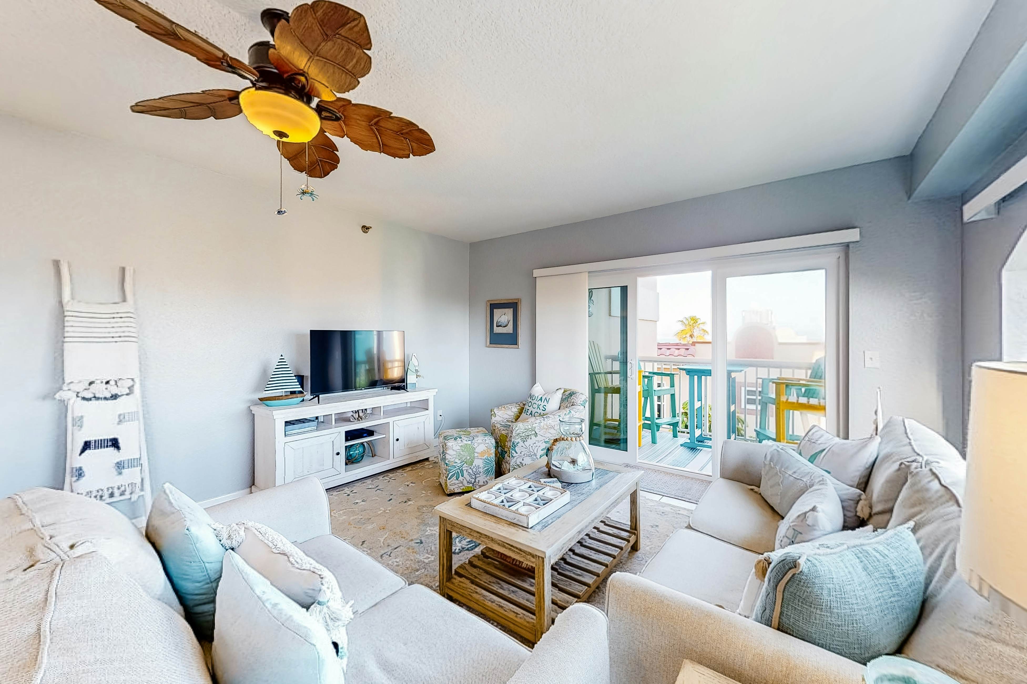Oceanfront condo with Shared Pool, Ocean View, High-Speed WiFi, & Central AC