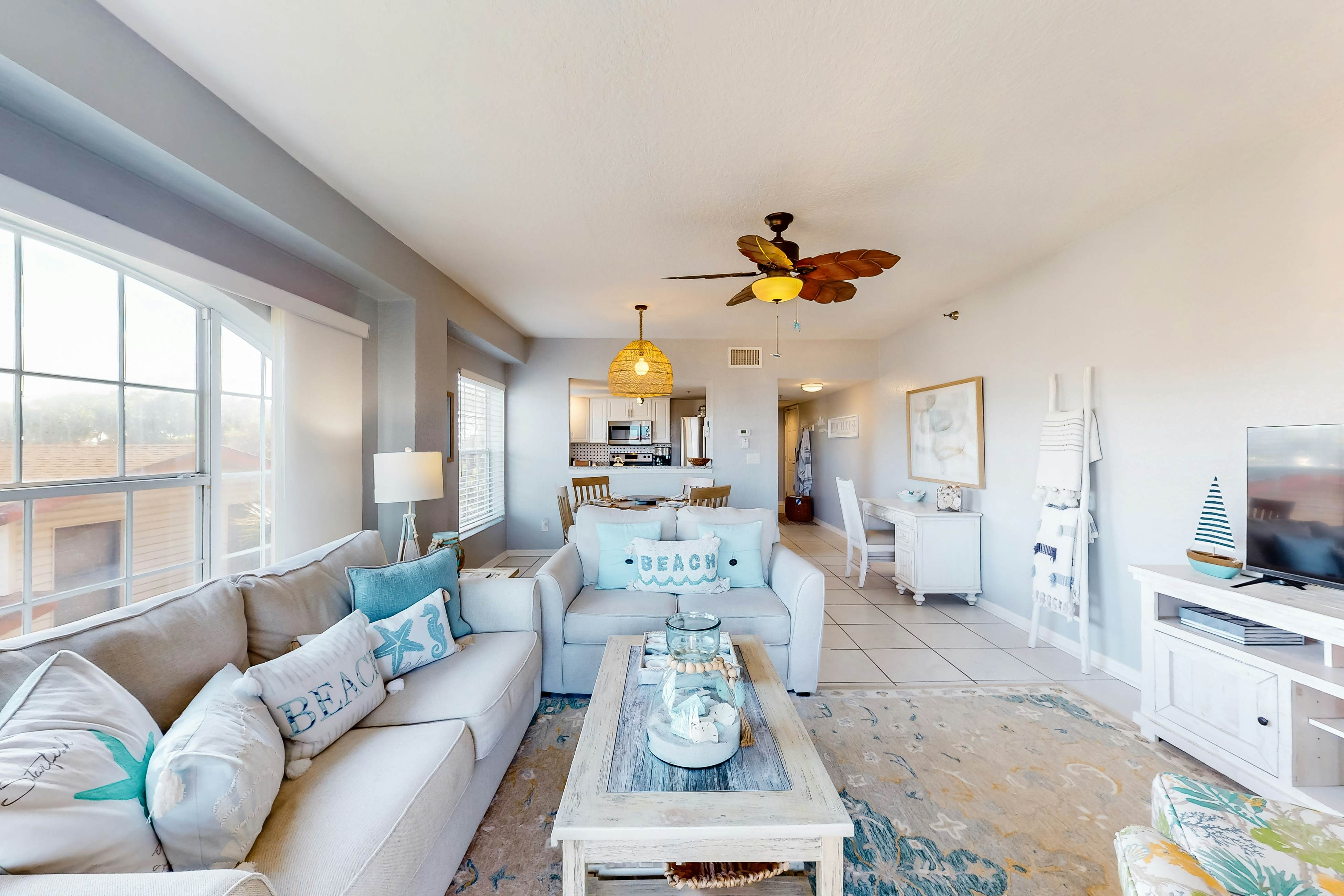 Oceanfront condo with Shared Pool, Ocean View, High-Speed WiFi, & Central AC