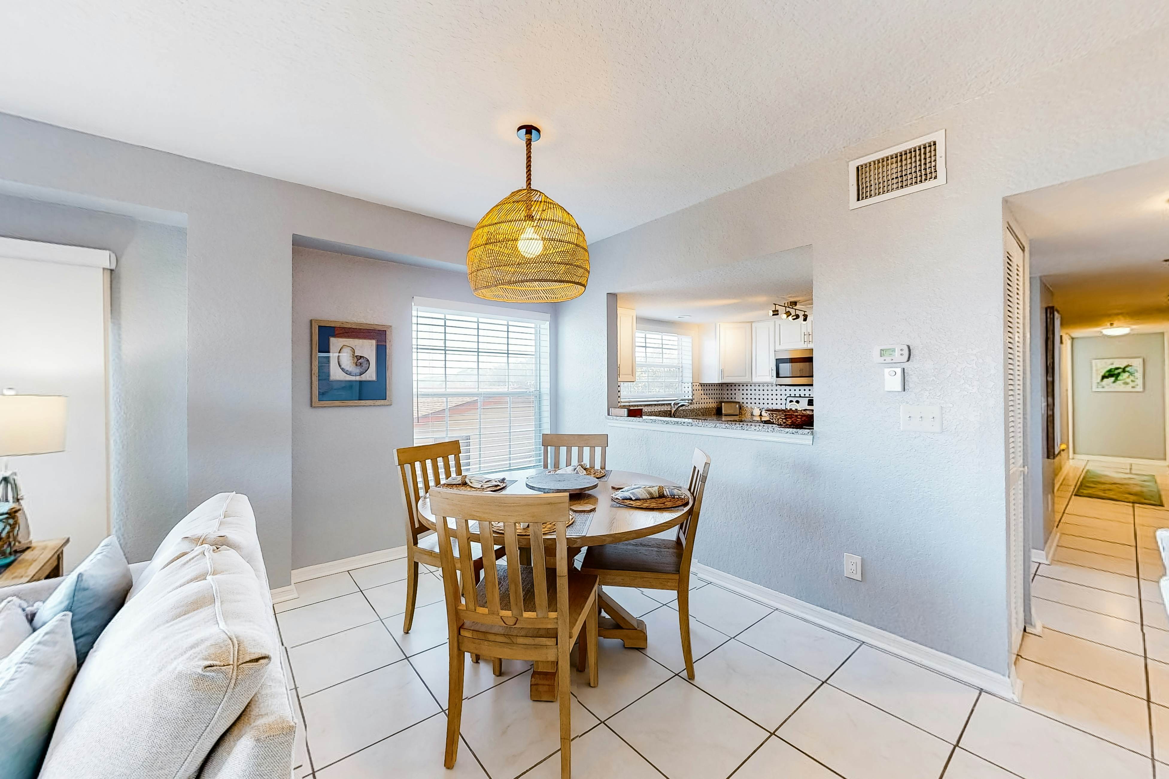 Oceanfront condo with Shared Pool, Ocean View, High-Speed WiFi, & Central AC