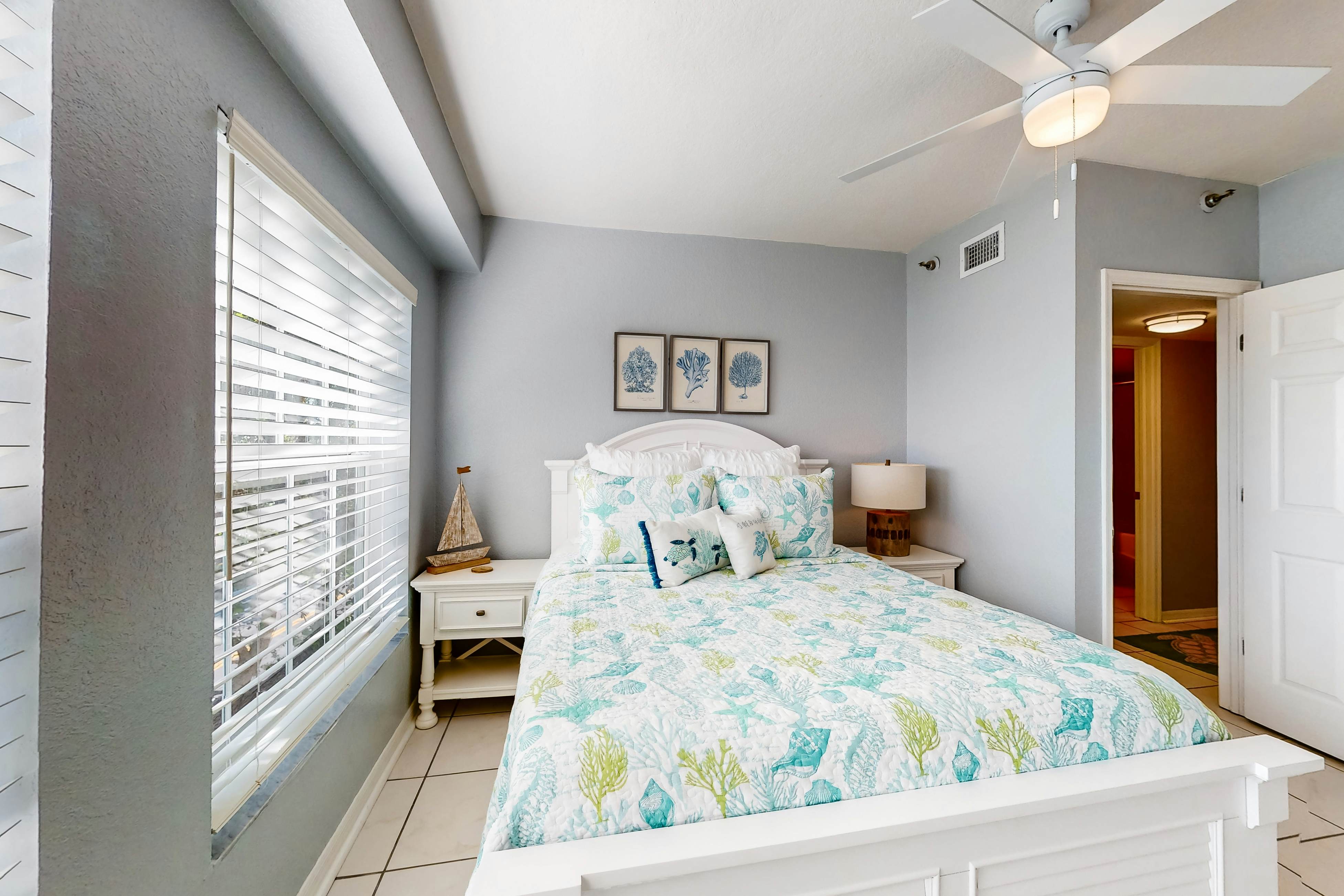 Oceanfront condo with Shared Pool, Ocean View, High-Speed WiFi, & Central AC