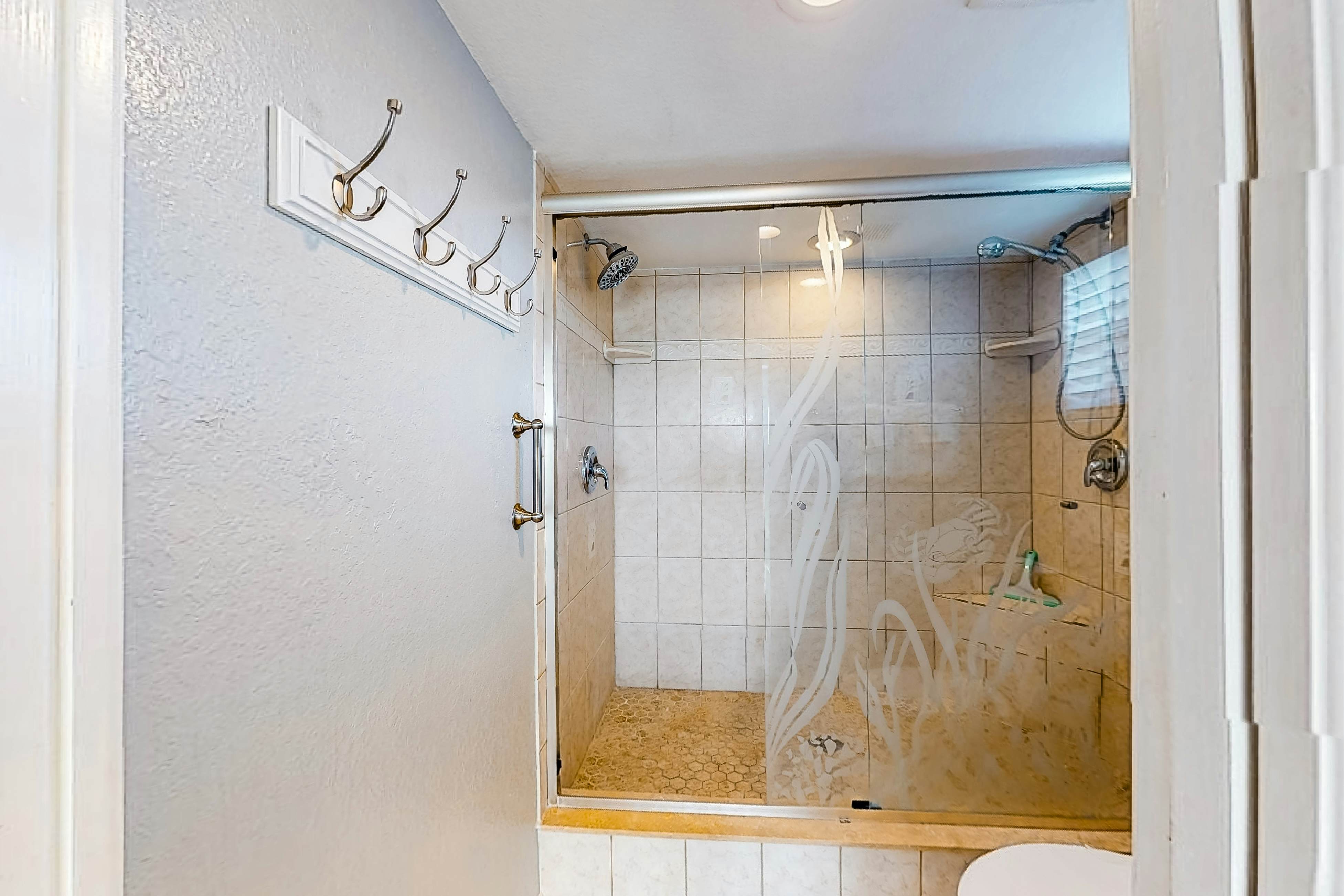 Oceanfront condo with Shared Pool, Ocean View, High-Speed WiFi, & Central AC