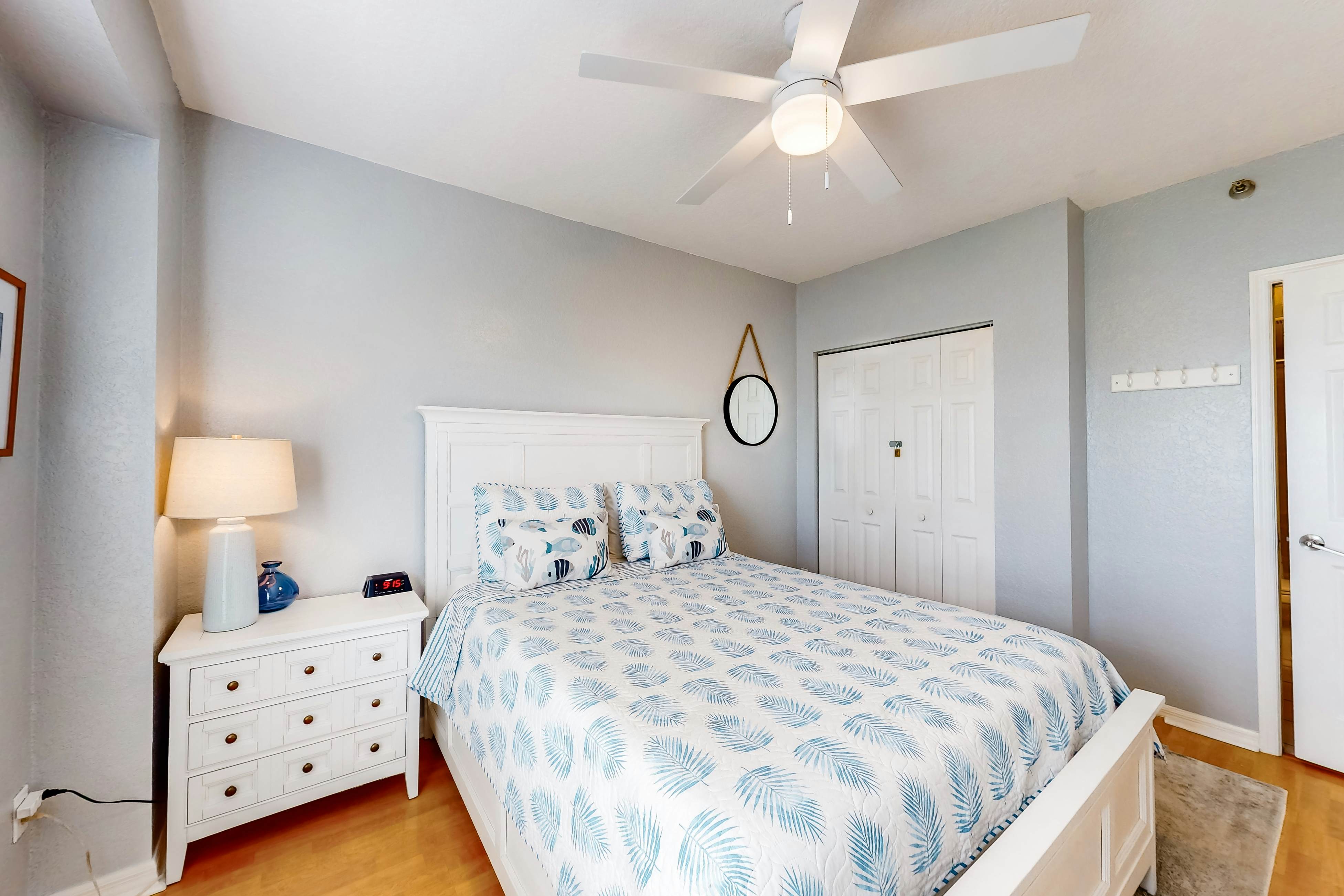 Oceanfront condo with Shared Pool, Ocean View, High-Speed WiFi, & Central AC