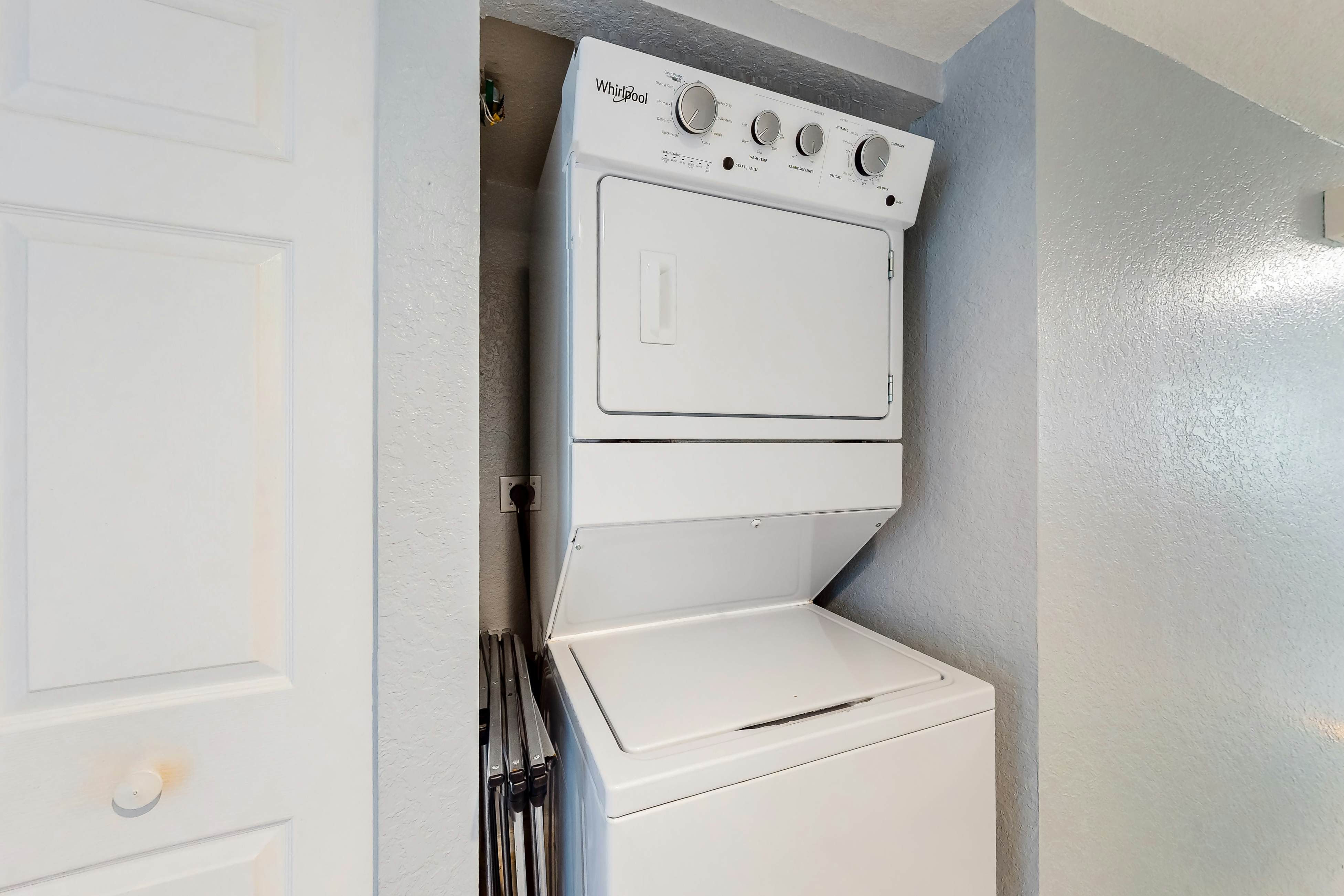 Oceanfront condo with Shared Pool, Ocean View, High-Speed WiFi, & Central AC