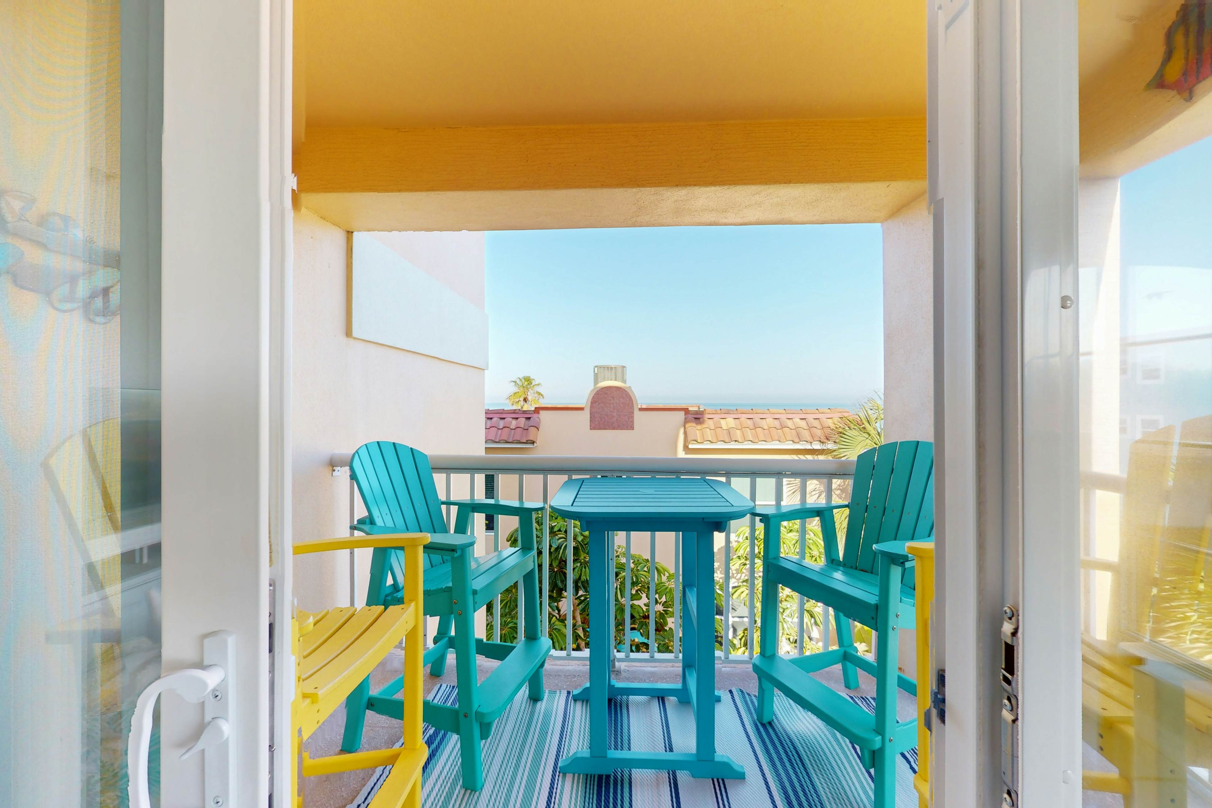 Oceanfront condo with Shared Pool, Ocean View, High-Speed WiFi, & Central AC