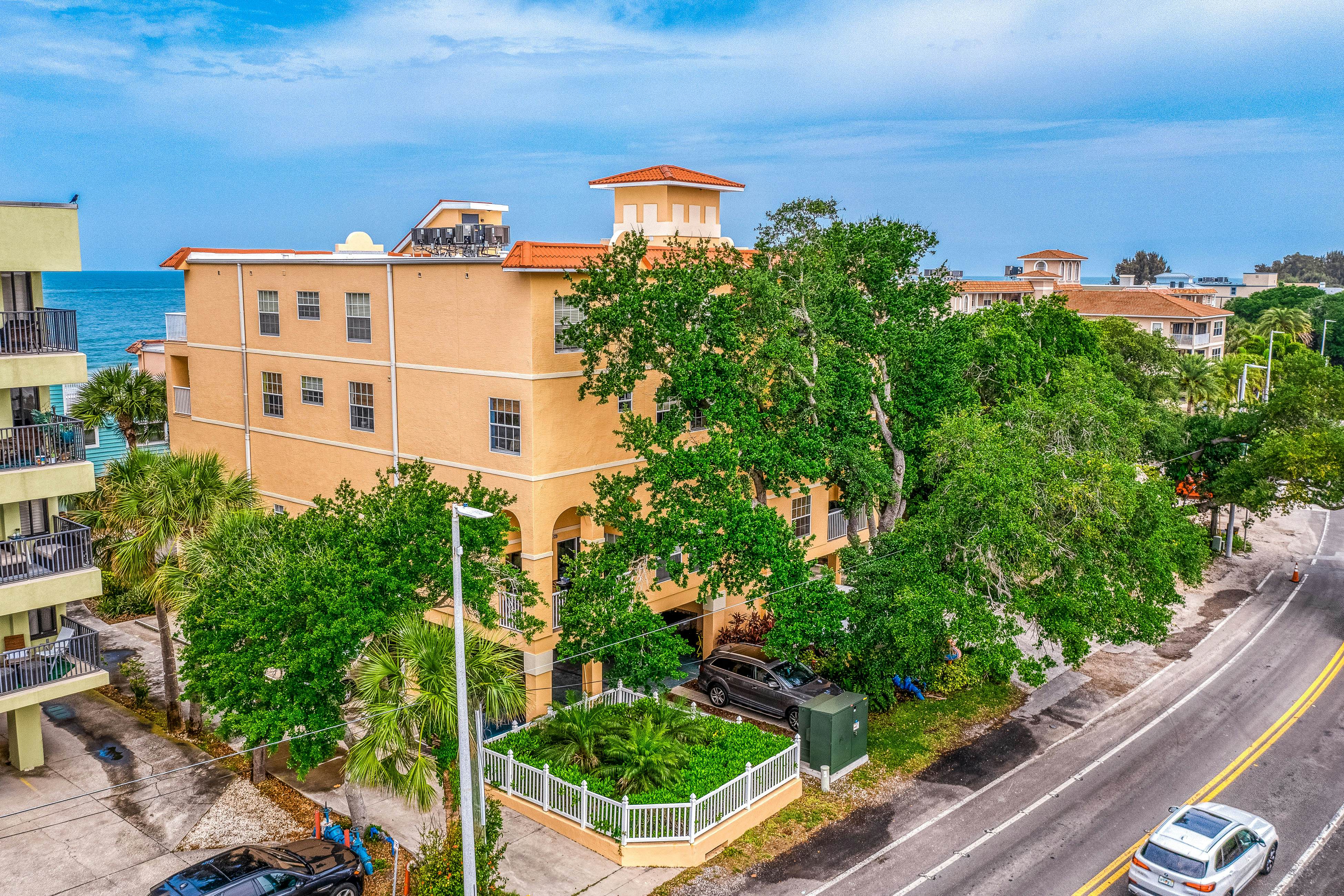 Oceanfront condo with Shared Pool, Ocean View, High-Speed WiFi, & Central AC