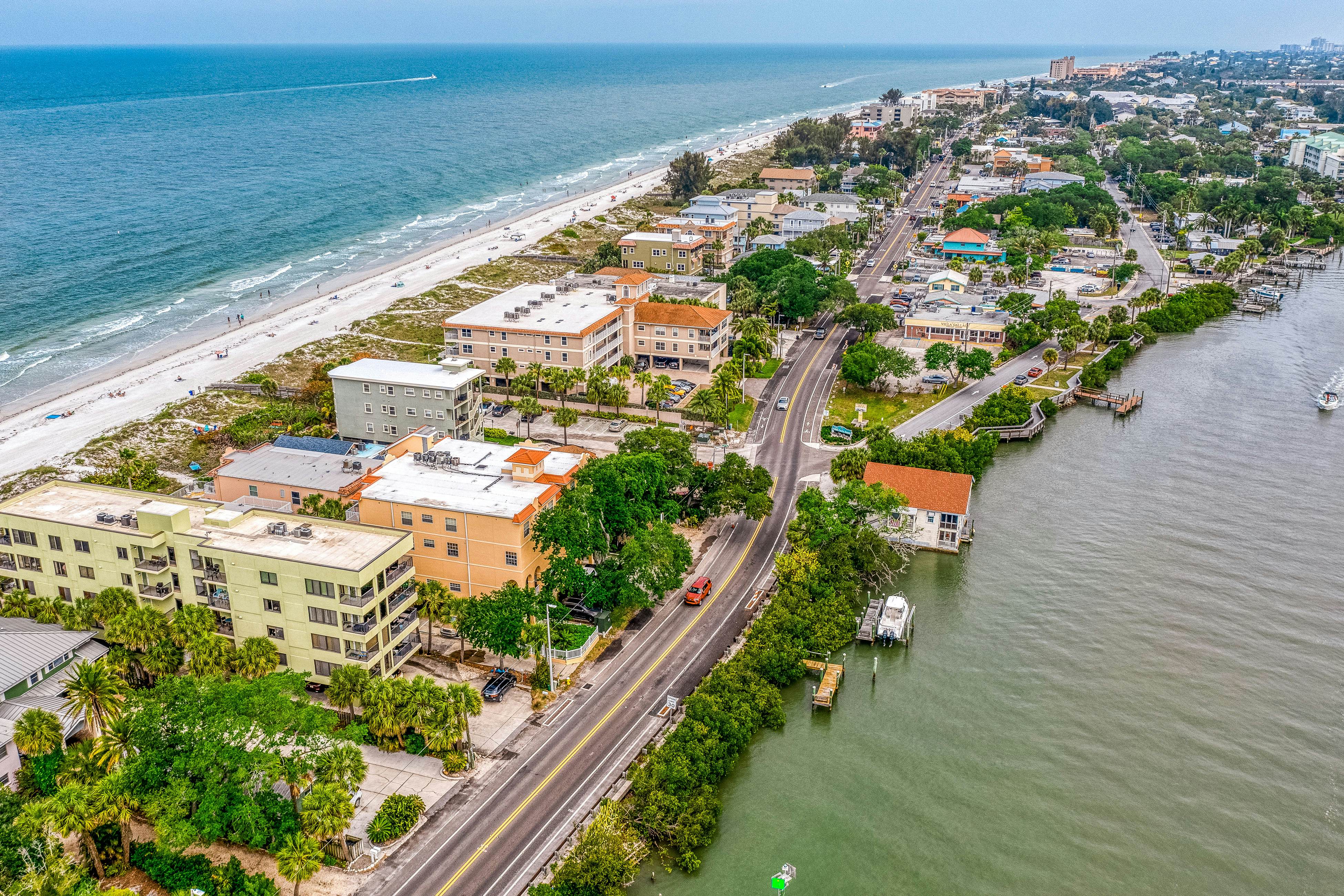Oceanfront condo with Shared Pool, Ocean View, High-Speed WiFi, & Central AC