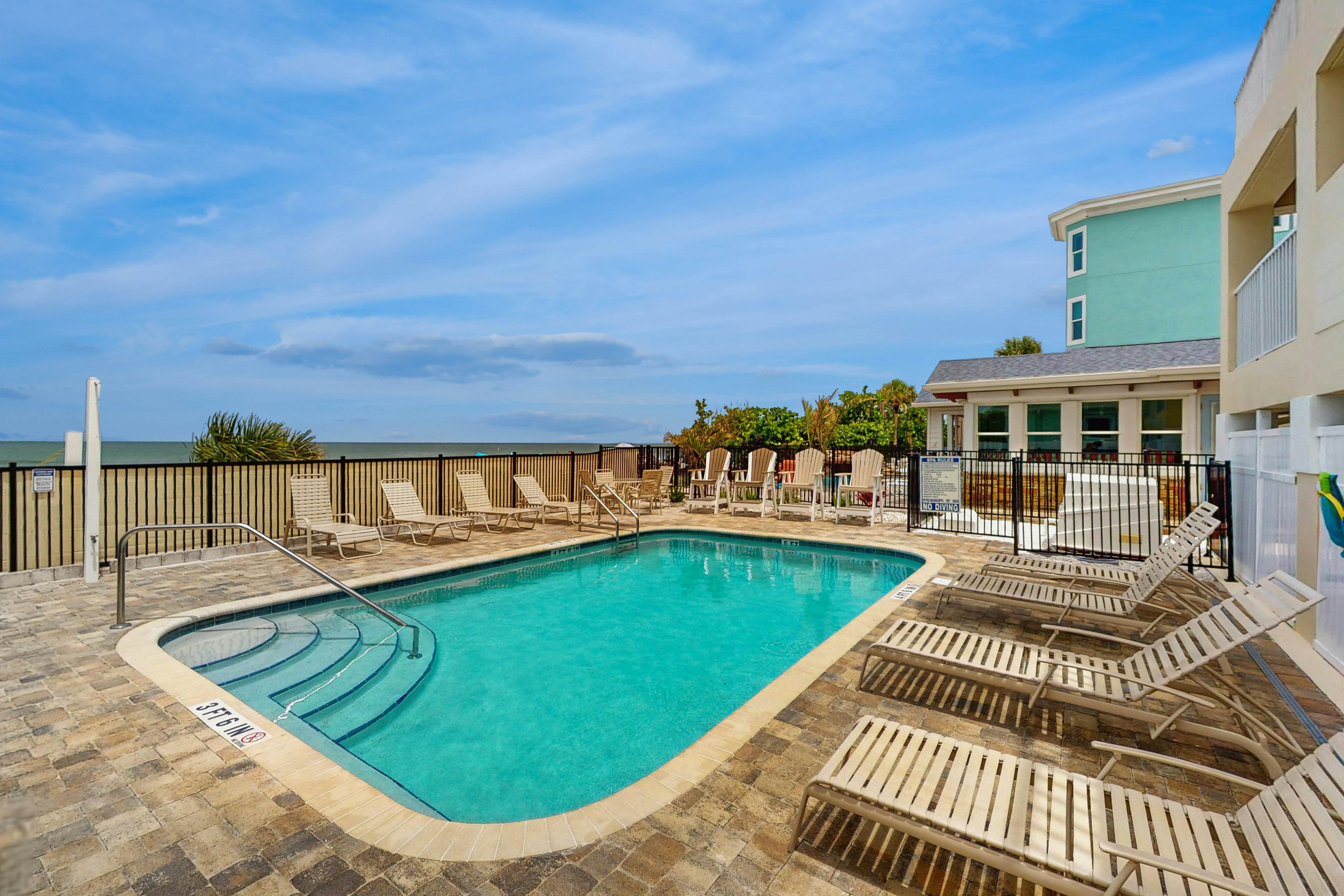 Oceanfront condo with Shared Pool, Ocean View, High-Speed WiFi, & Central AC