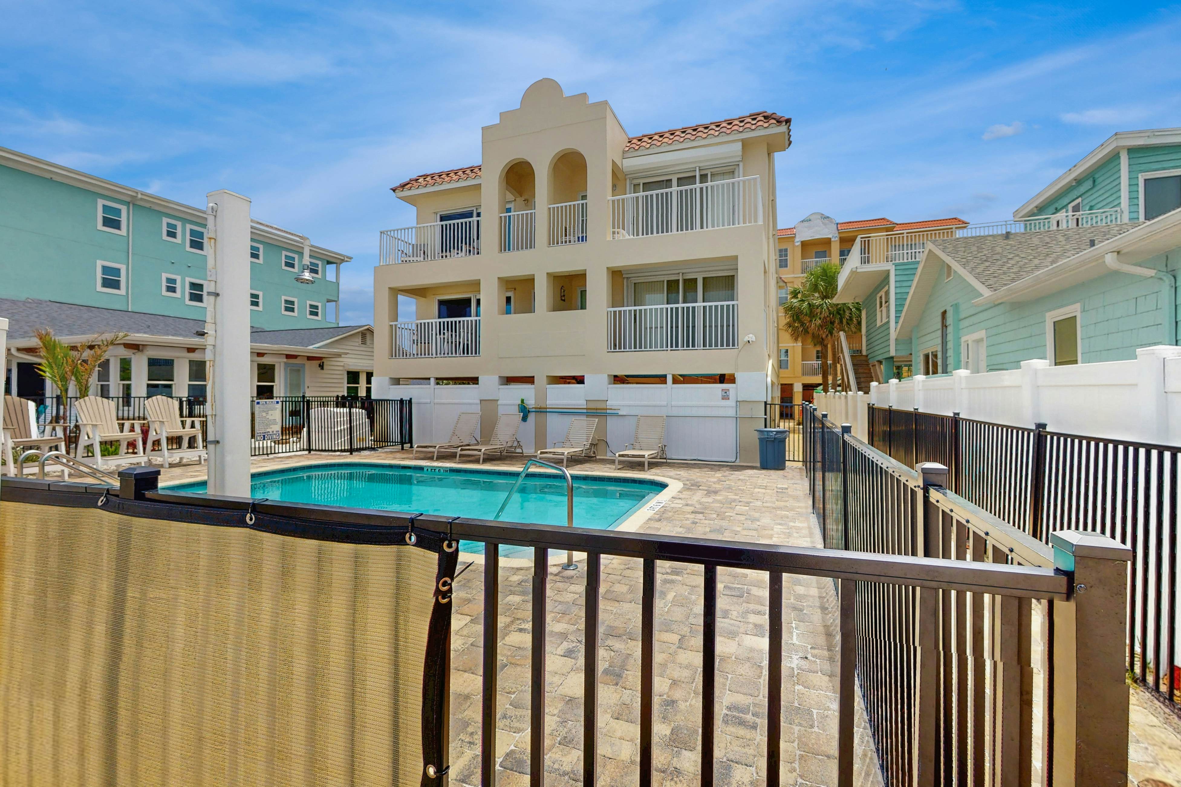 Oceanfront condo with Shared Pool, Ocean View, High-Speed WiFi, & Central AC