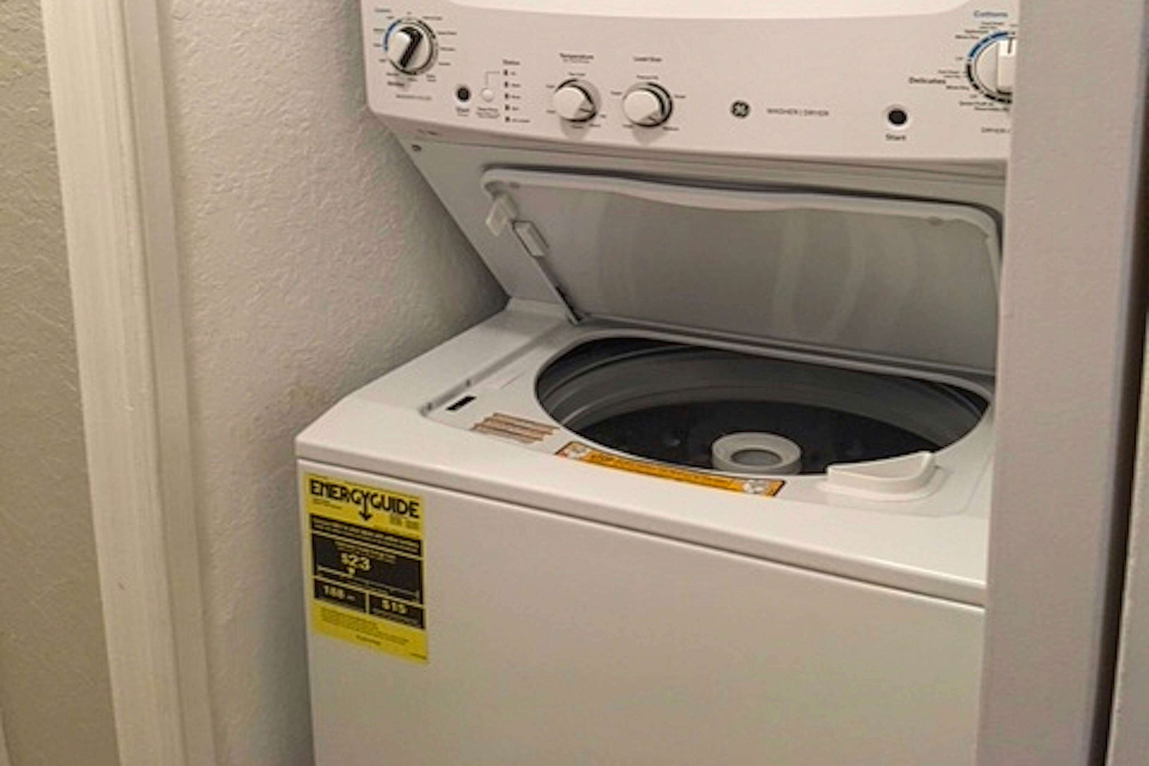 Experience the Indian Rocks lifestyle with a shared pool & hot tub - dogs OK