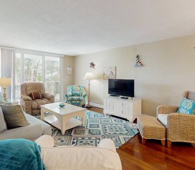 Gulf front steps to the beach snowbird and family friendly pool AC and WIFI