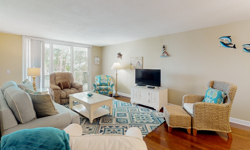 Gulf front steps to the beach snowbird and family friendly pool AC and WIFI