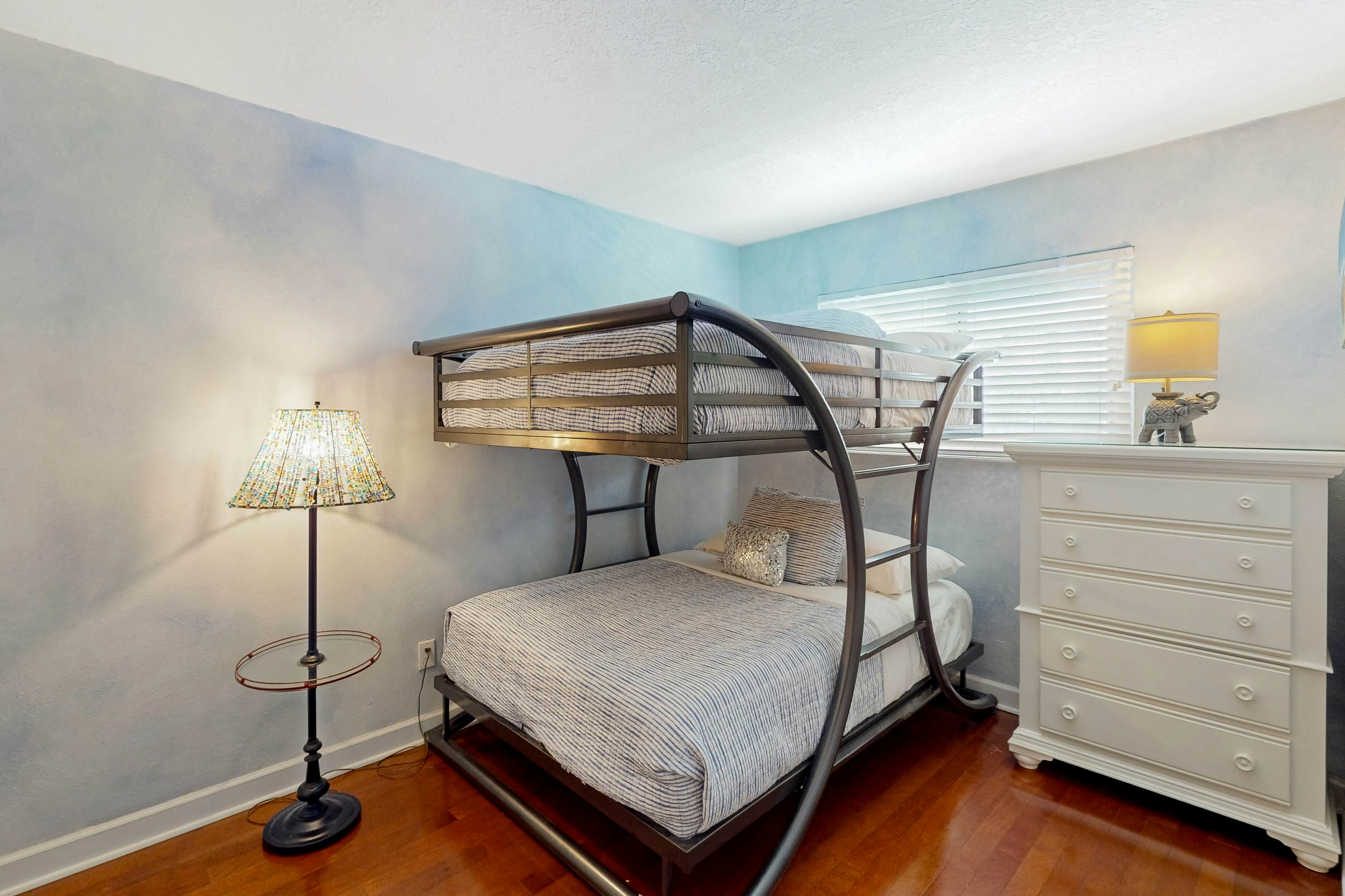 Gulf front steps to the beach, snowbird and family friendly, pool, AC and WIFI