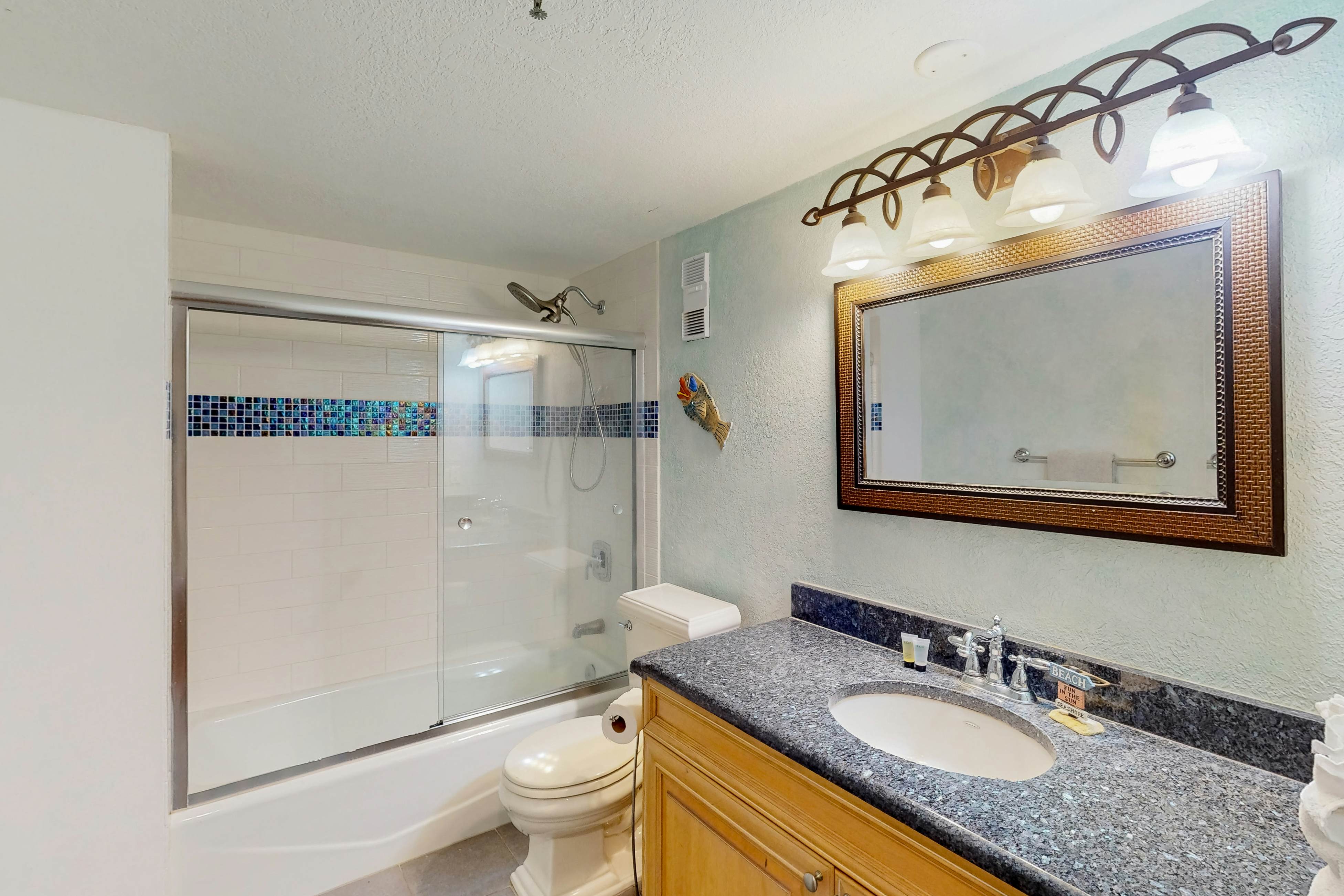 Gulf front steps to the beach, snowbird and family friendly, pool, AC and WIFI