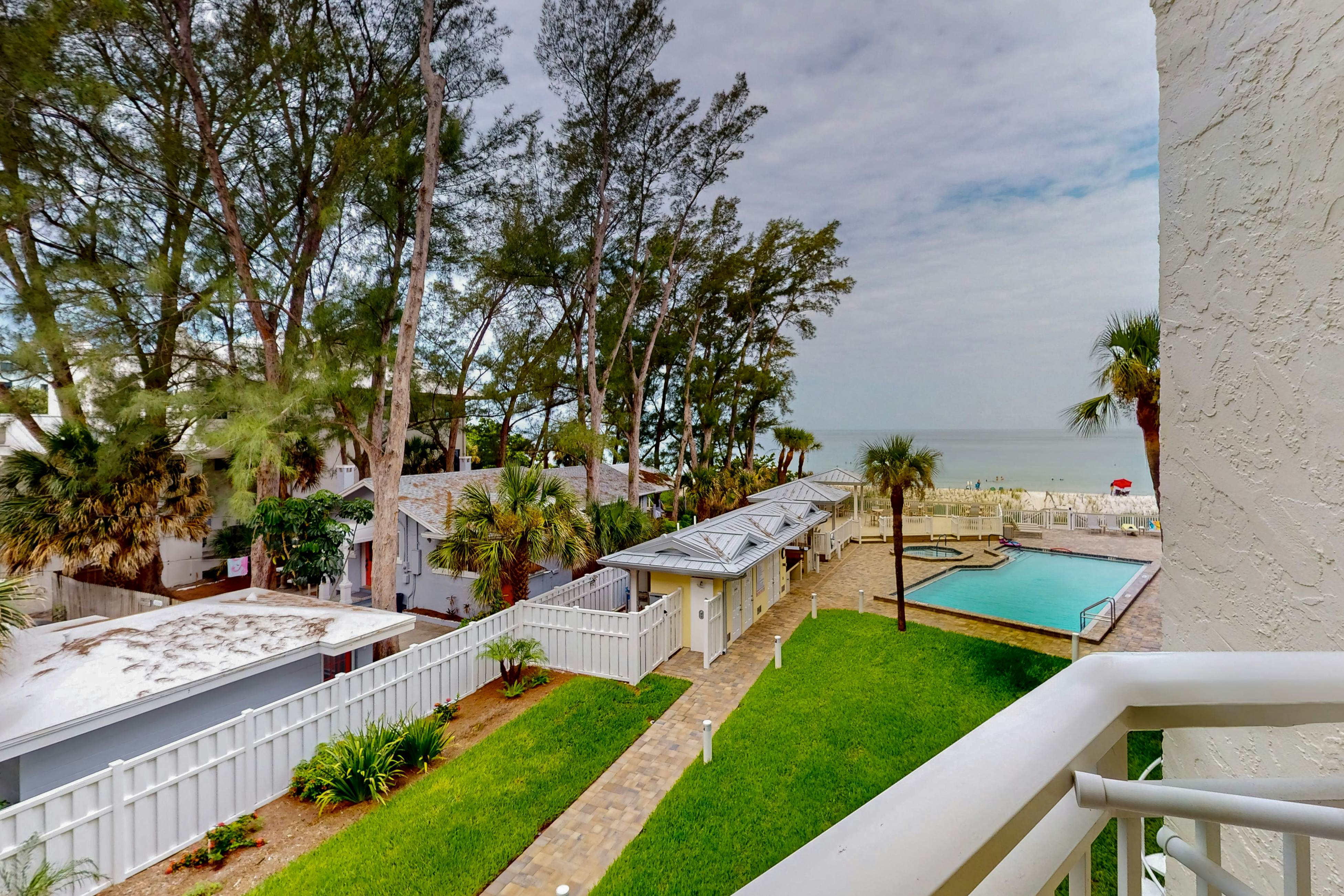 Gulf front steps to the beach, snowbird and family friendly, pool, AC and WIFI