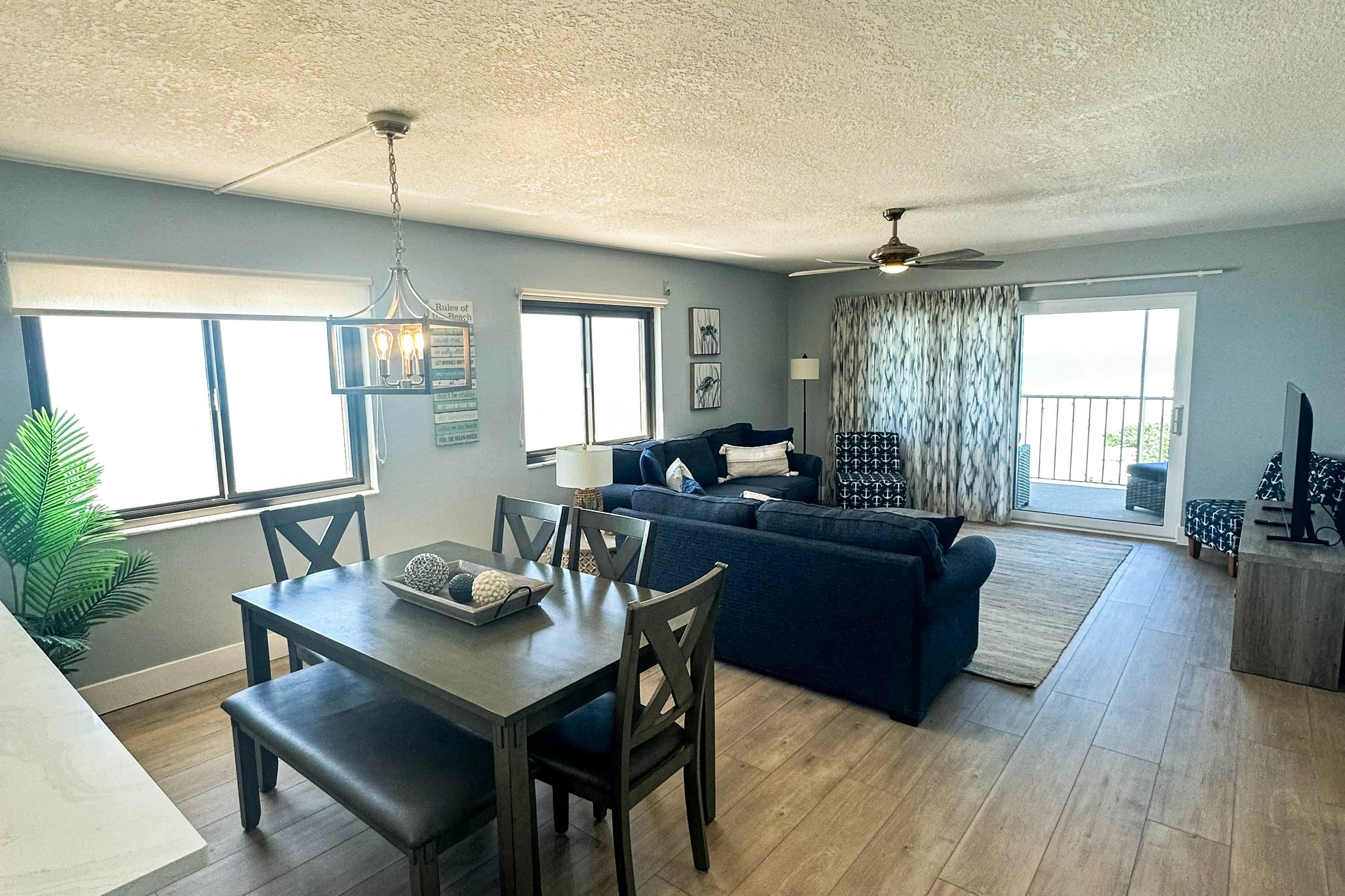 Gulf-front corner condo with pool, hot tub & easy beach access