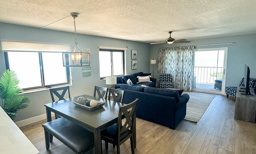 Gulf front corner condo with pool hot tub and easy beach access