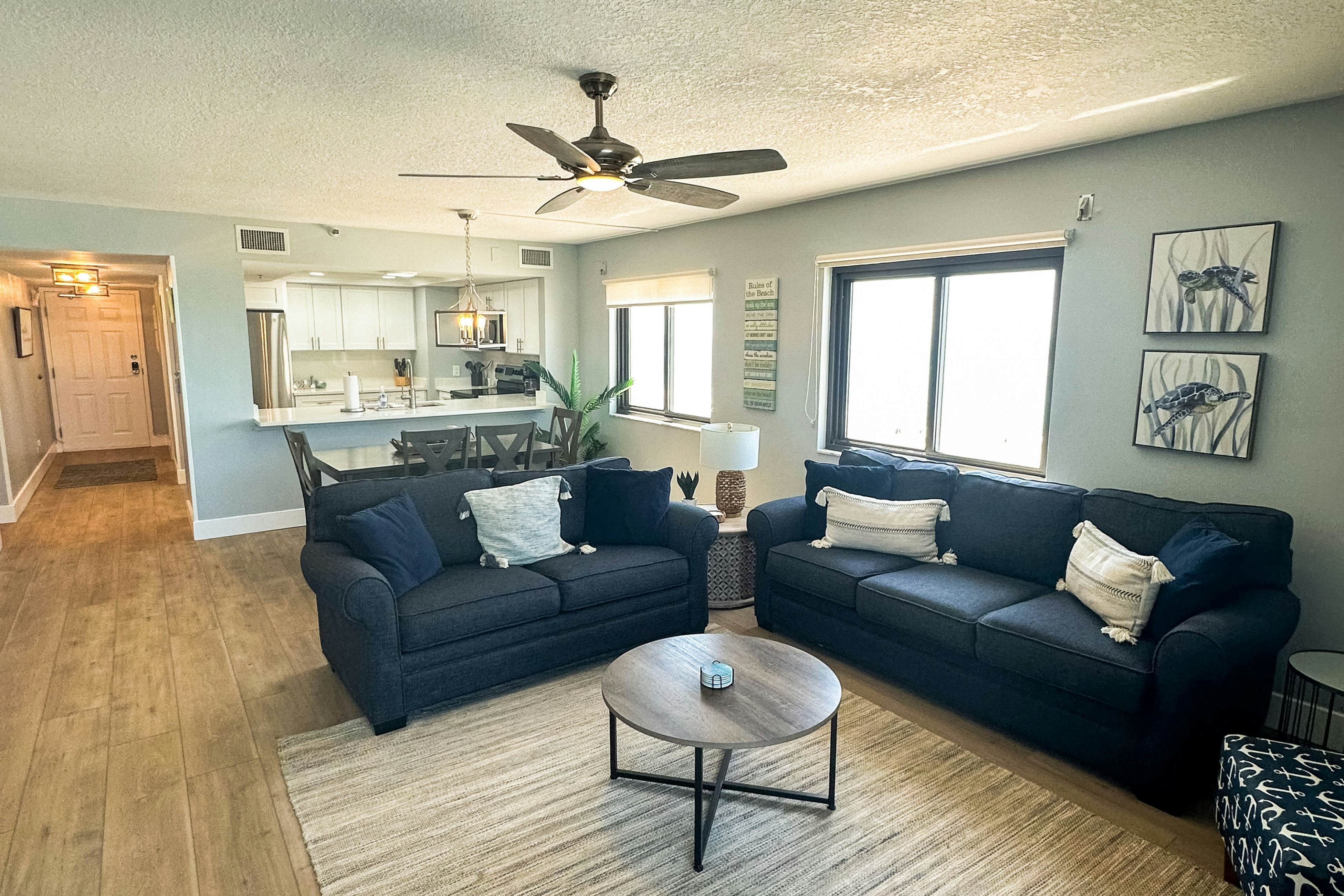 Gulf-front corner condo with pool, hot tub & easy beach access