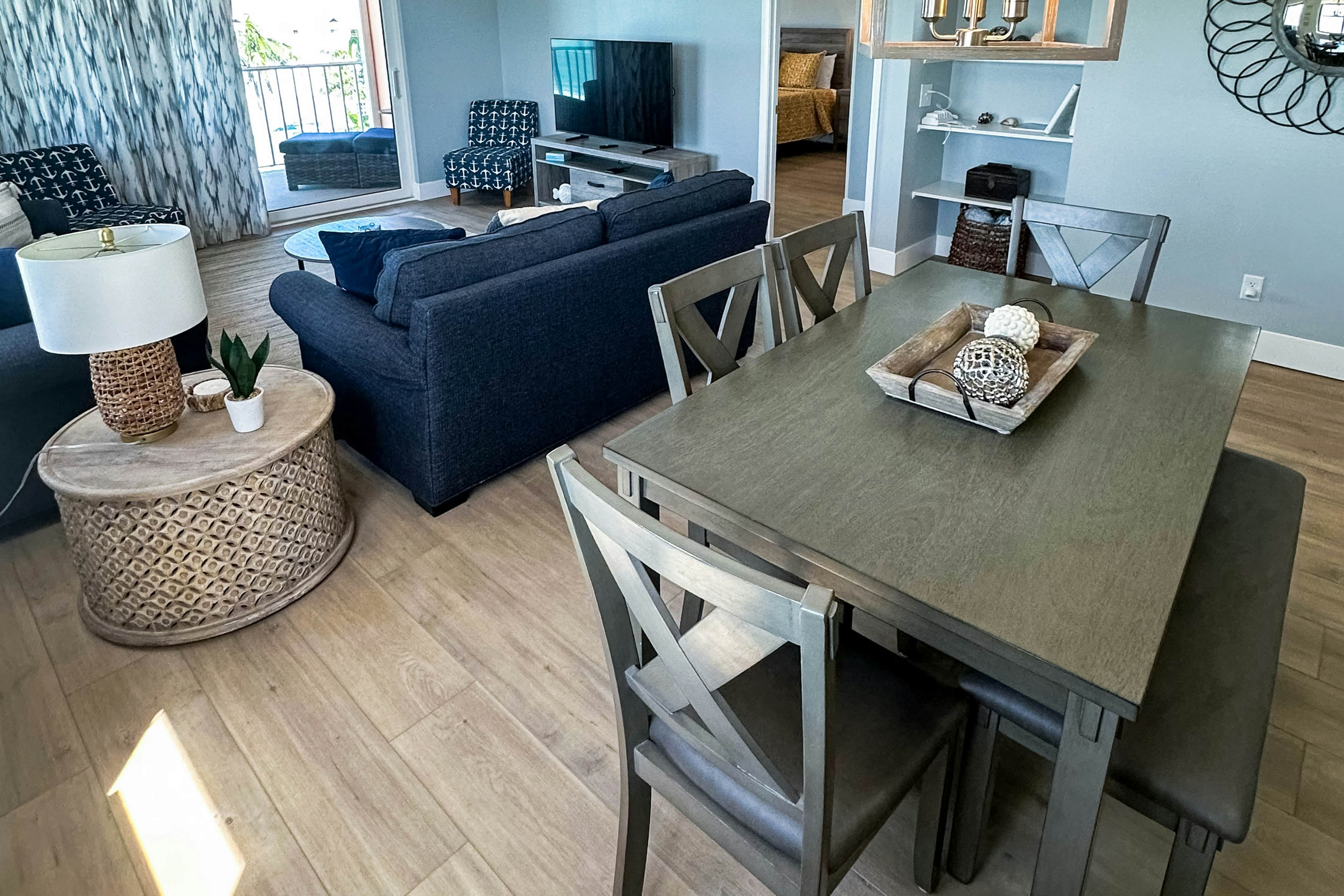 Gulf-front corner condo with pool, hot tub & easy beach access