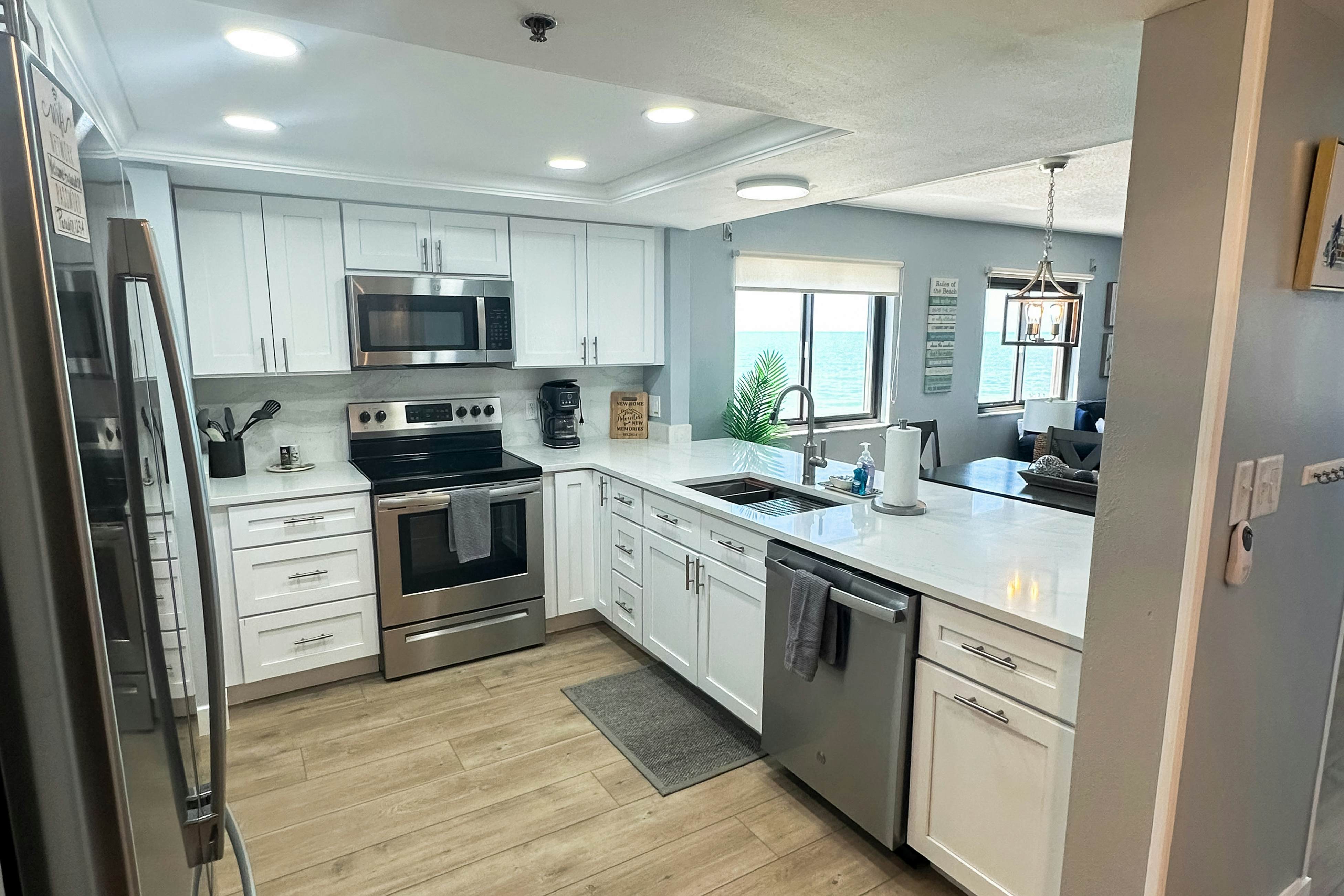 Gulf-front corner condo with pool, hot tub & easy beach access