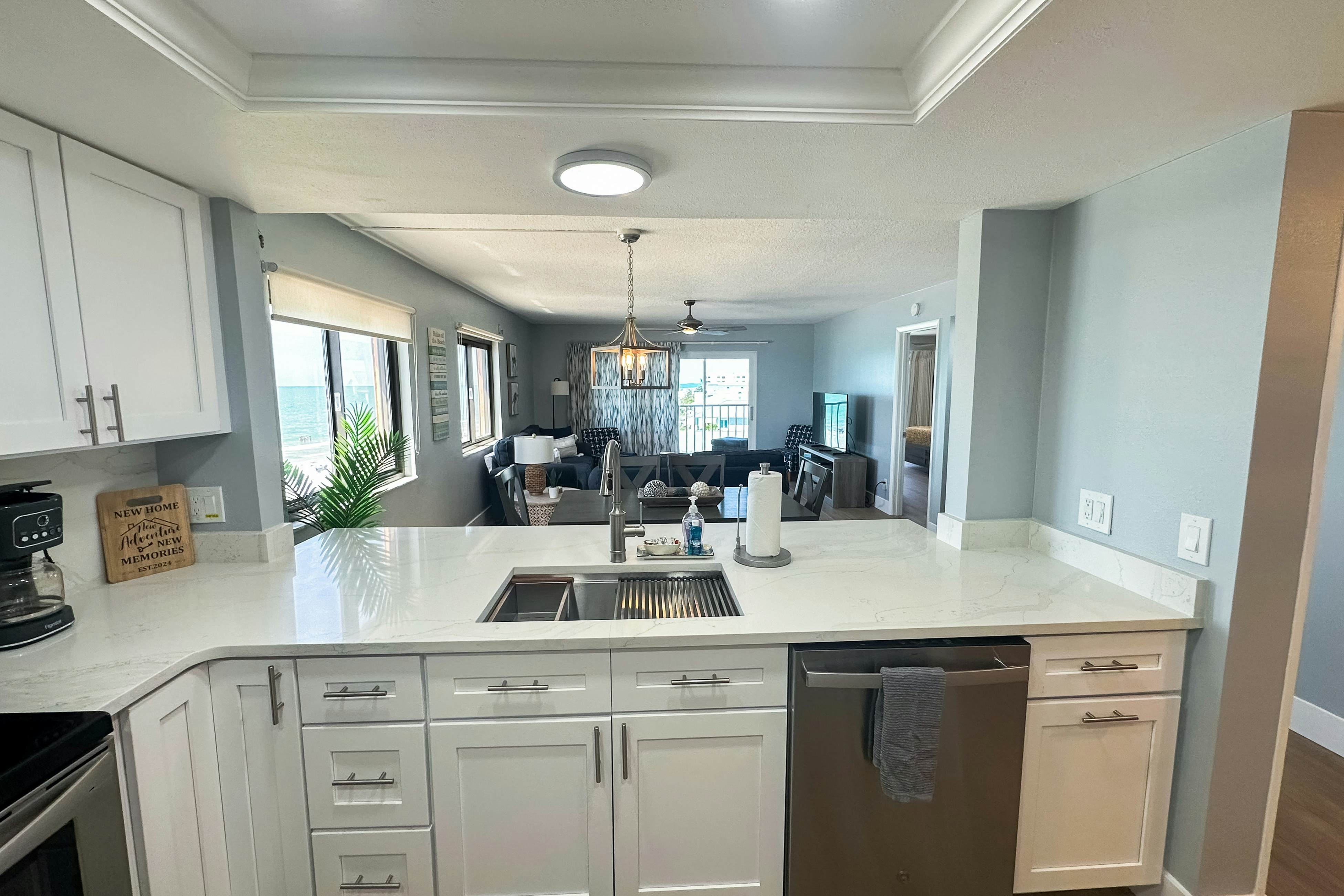 Gulf-front corner condo with pool, hot tub & easy beach access