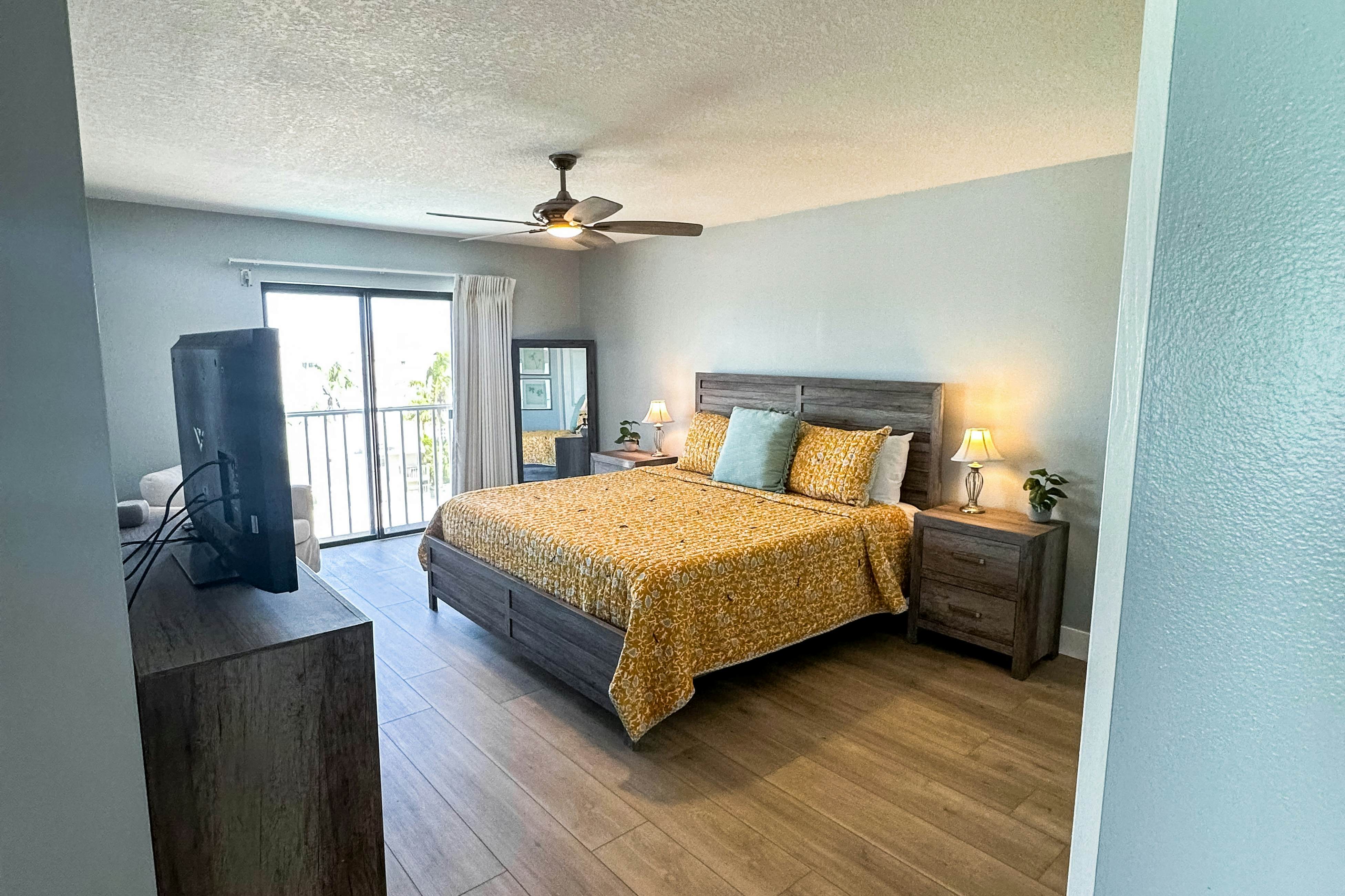 Gulf-front corner condo with pool, hot tub & easy beach access