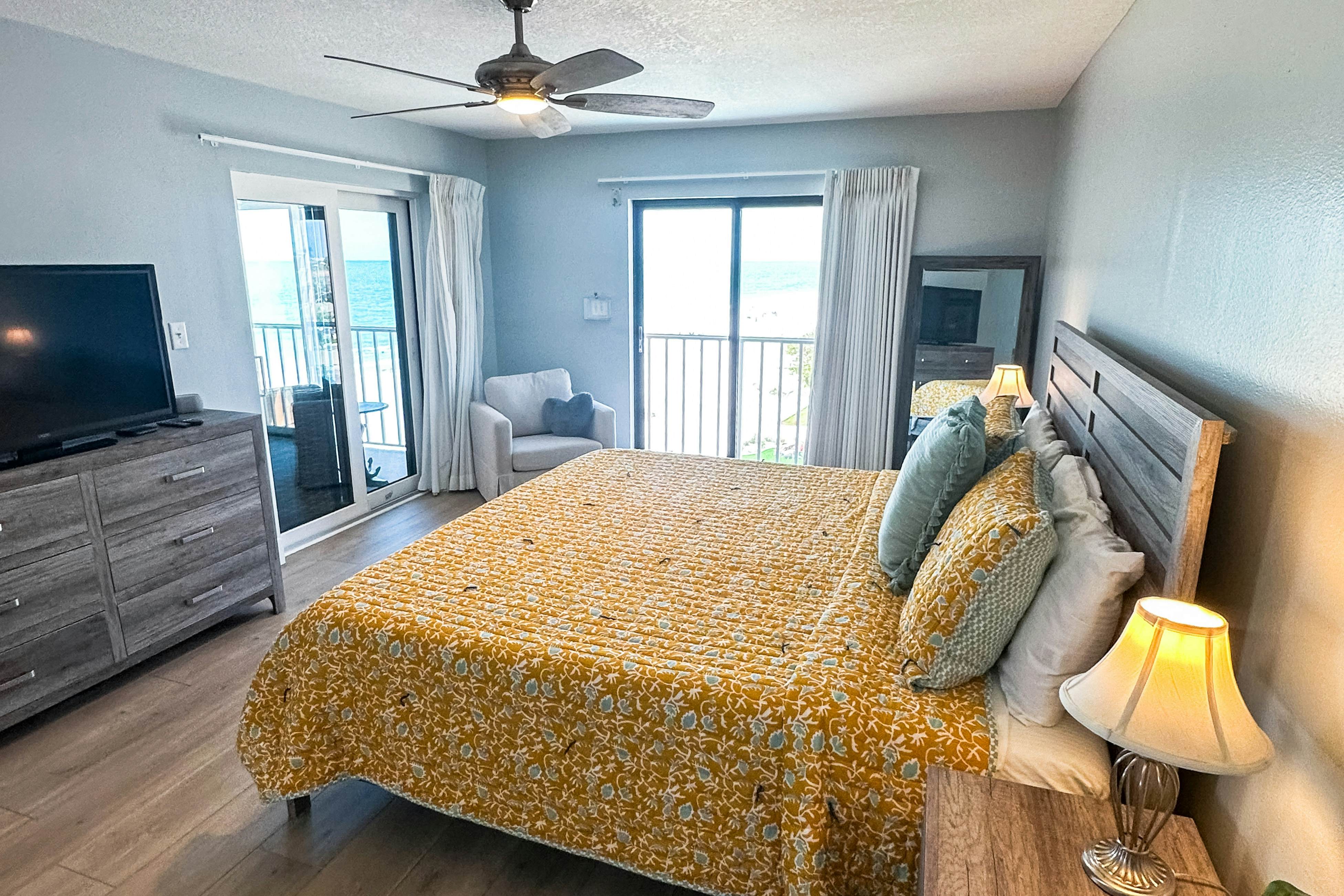 Gulf-front corner condo with pool, hot tub & easy beach access