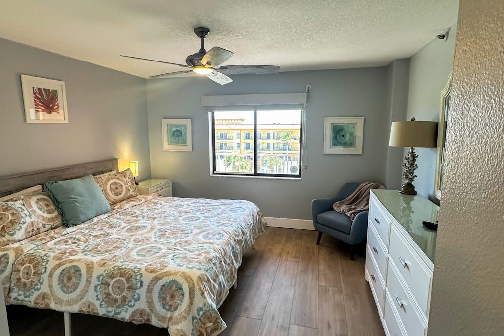 Gulf front corner condo with pool hot tub and easy beach access