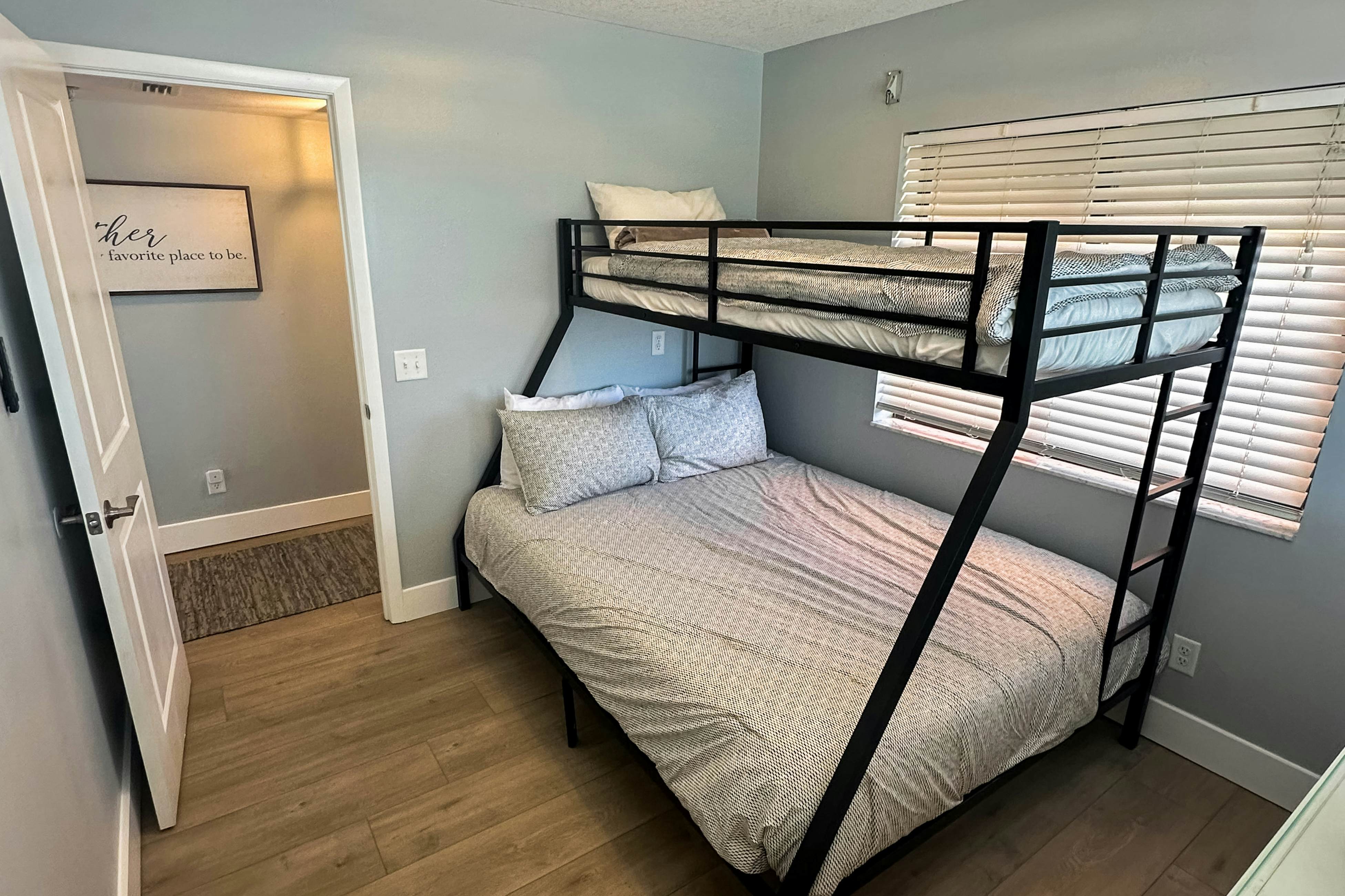 Gulf-front corner condo with pool, hot tub & easy beach access