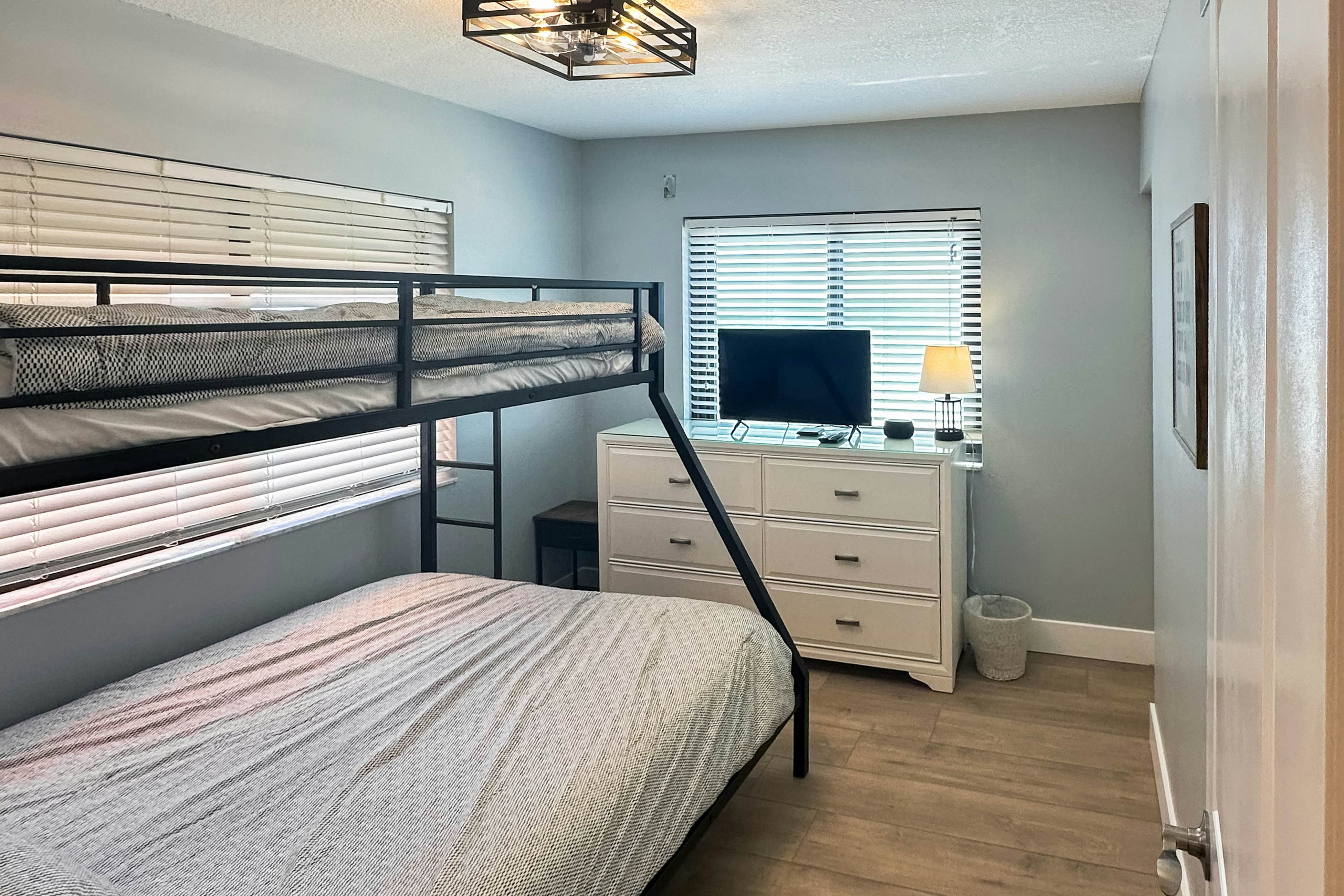 Gulf-front corner condo with pool, hot tub & easy beach access