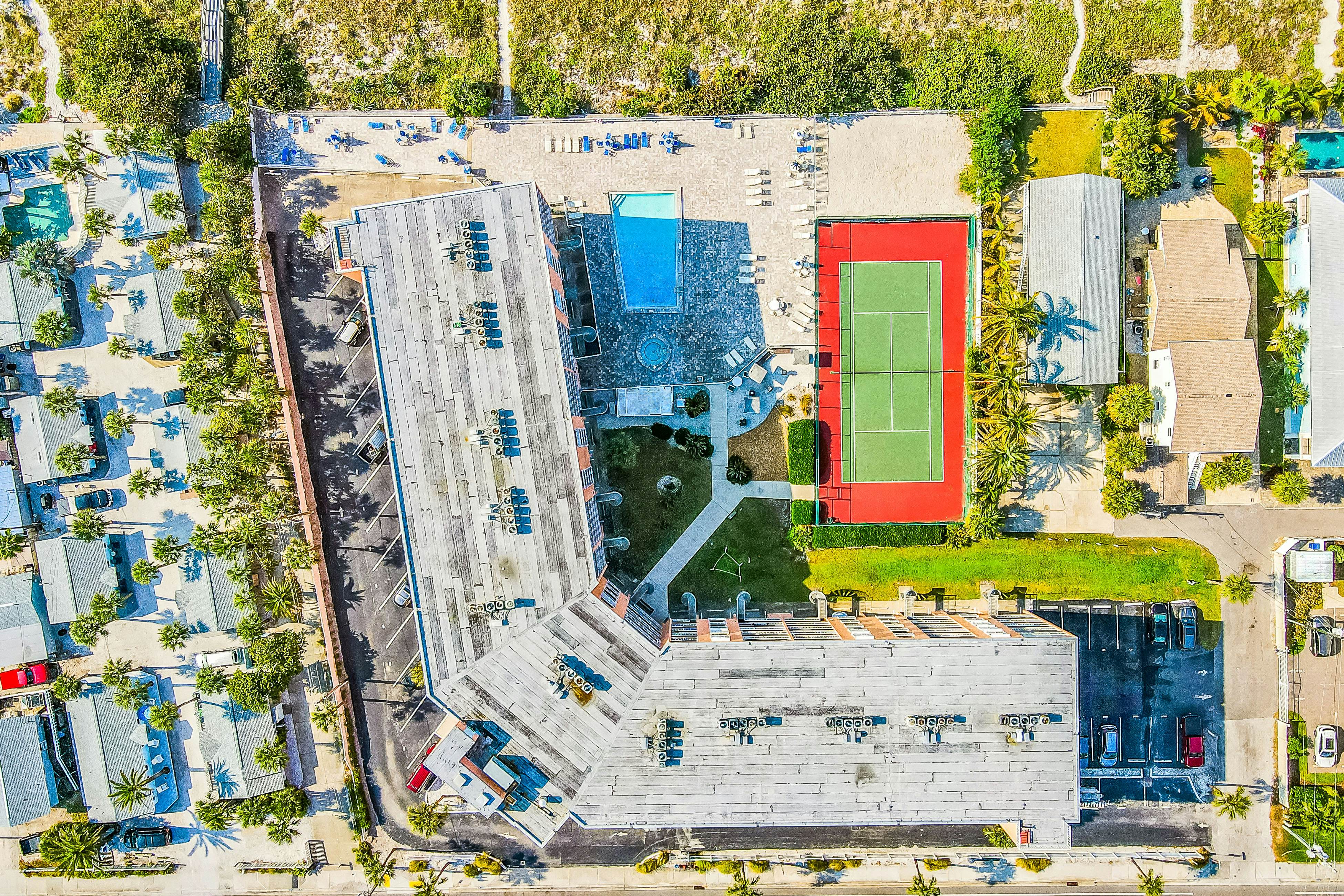 Gulf-front corner condo with pool, hot tub & easy beach access