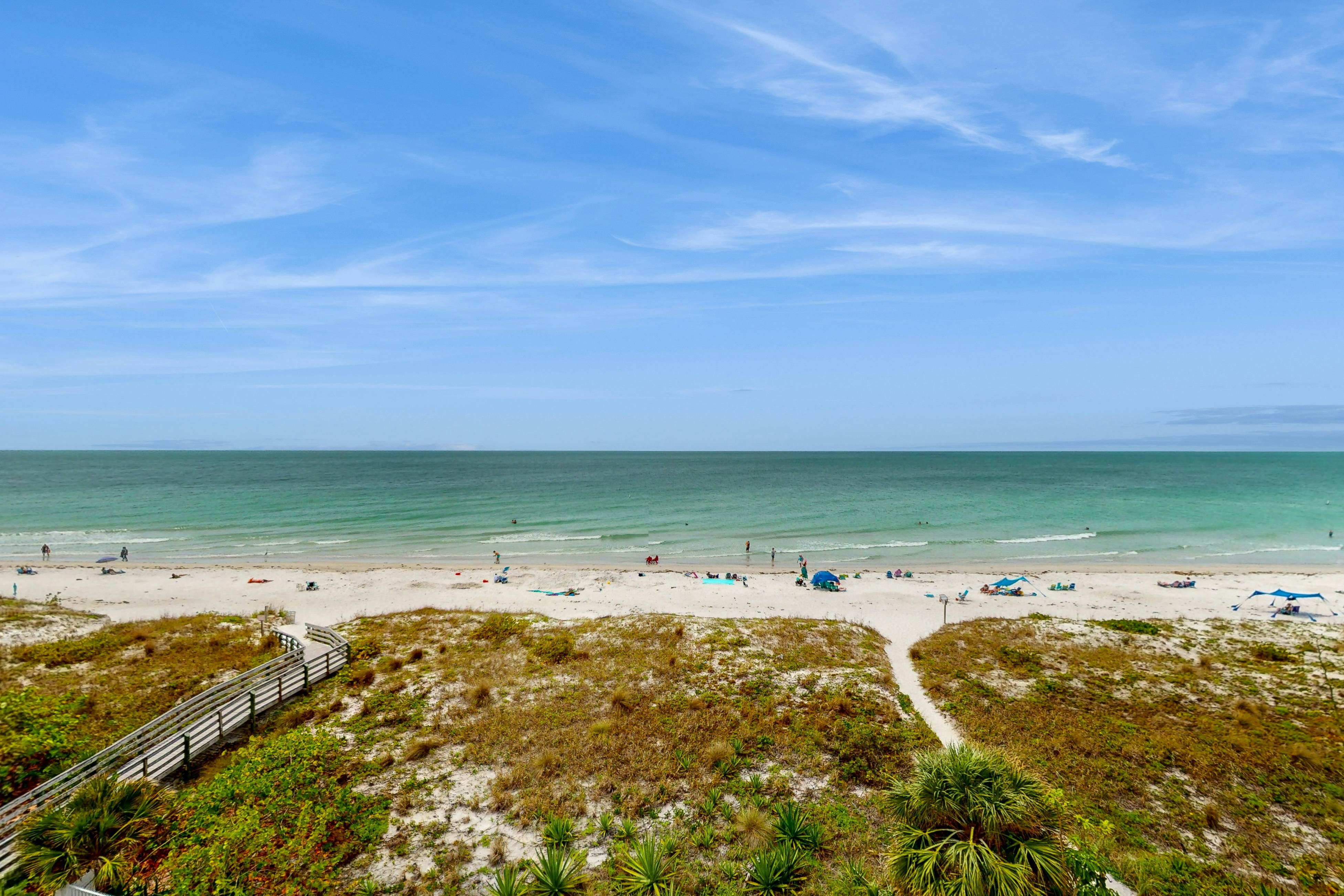 Gulf-front corner condo with pool, hot tub & easy beach access