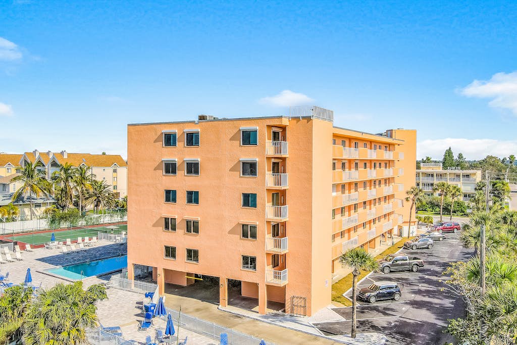 Gulf front corner condo with pool hot tub and easy beach access