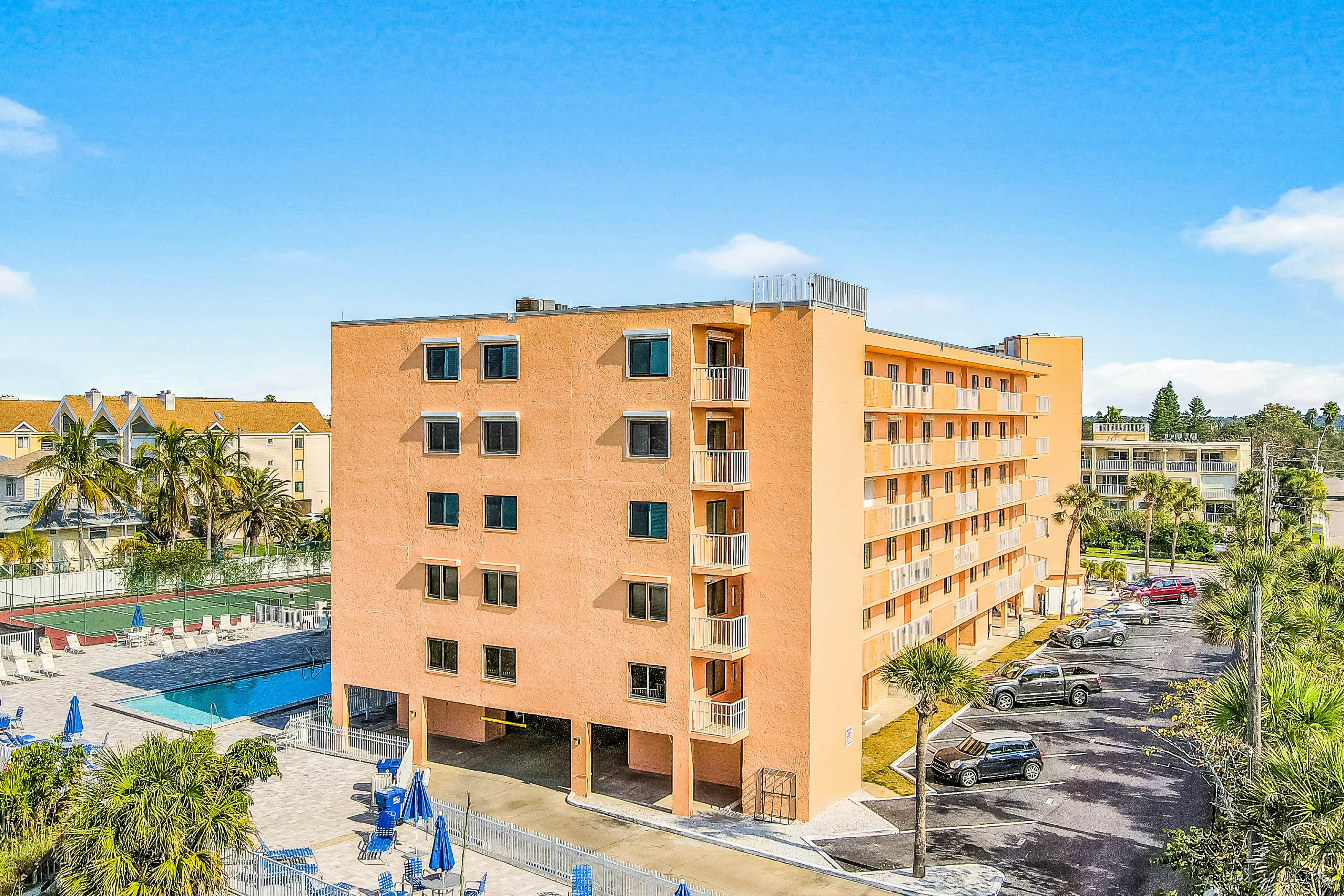 Gulf-front corner condo with pool, hot tub & easy beach access