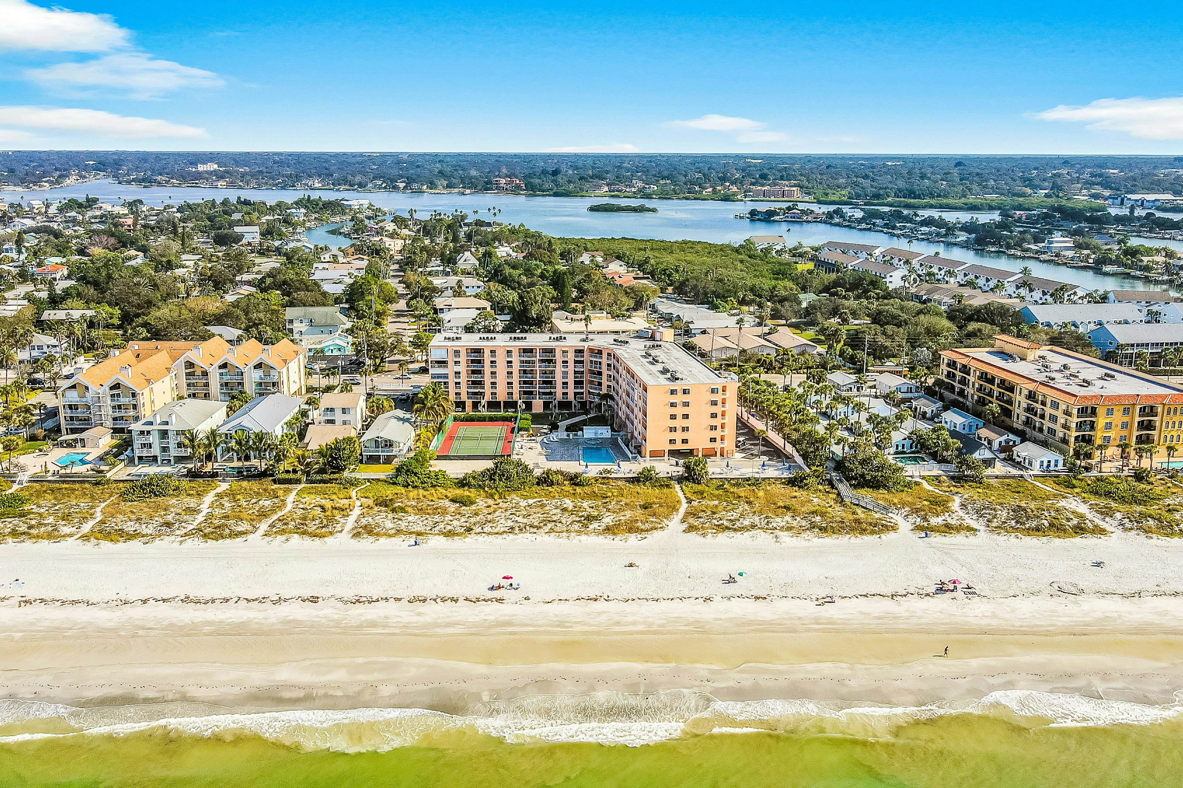 Gulf-front corner condo with pool, hot tub & easy beach access