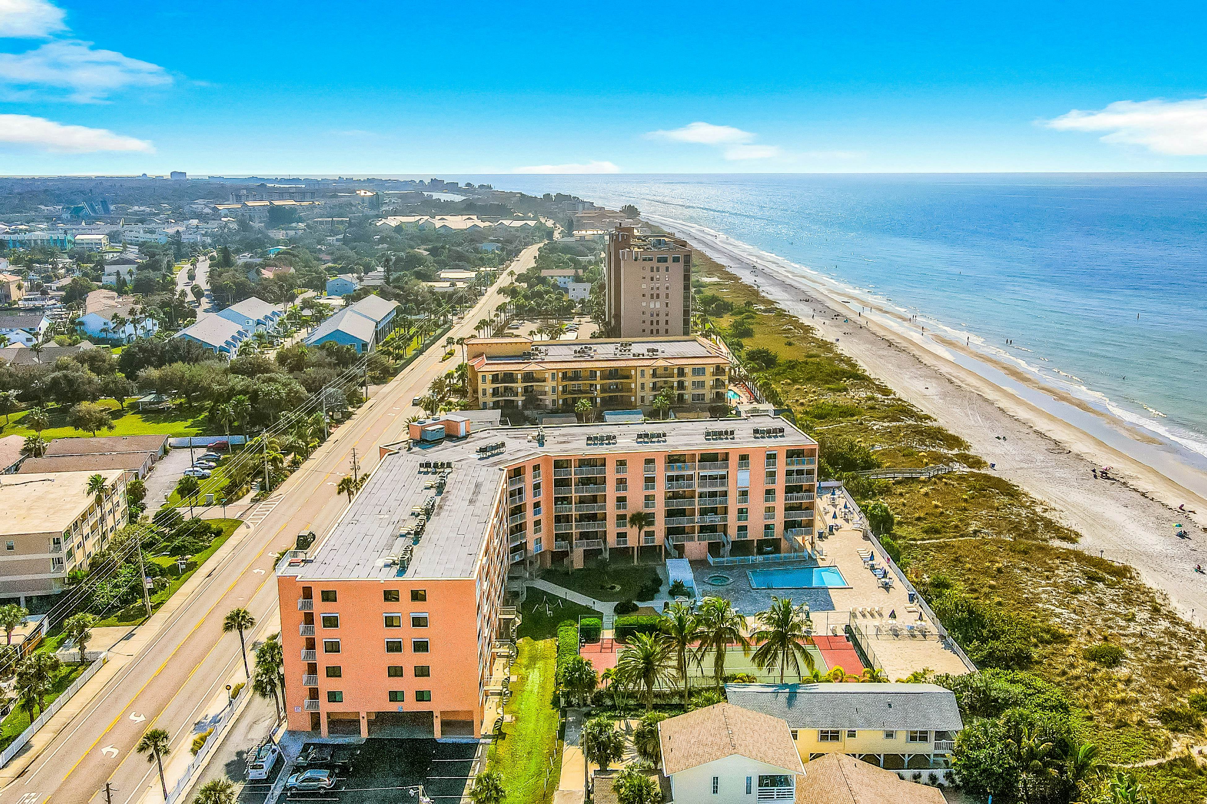 Gulf-front corner condo with pool, hot tub & easy beach access