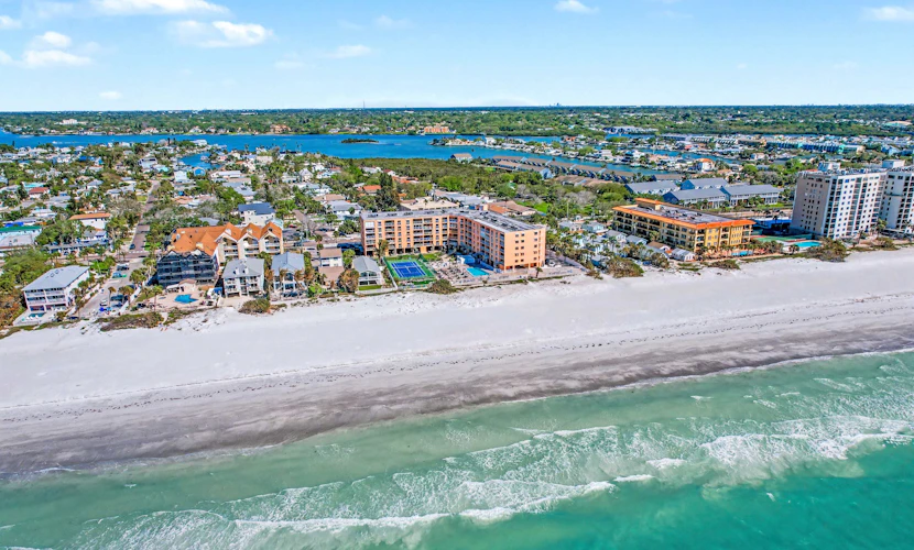 Gulf front corner condo with pool hot tub and easy beach access
