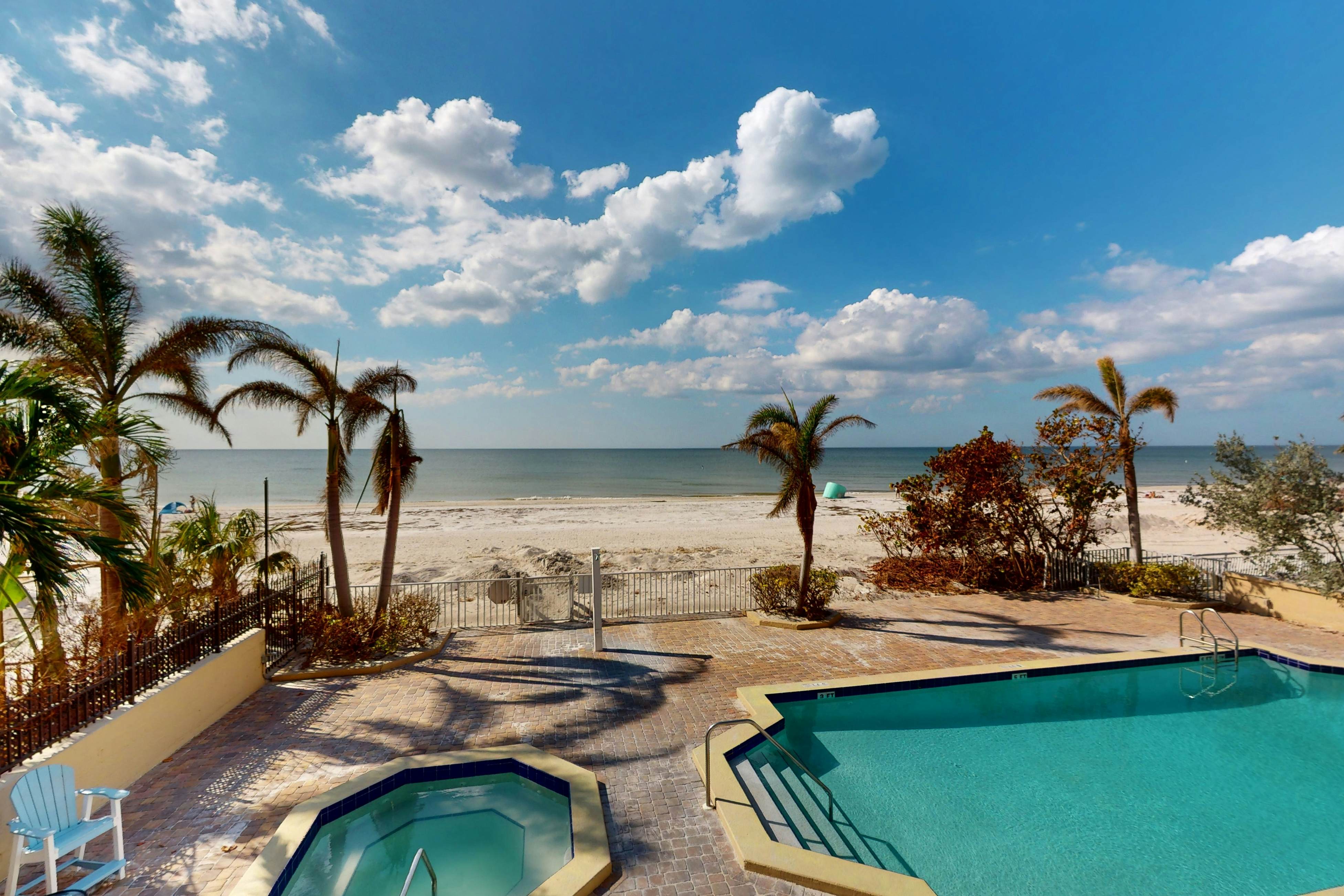 Oceanfront Gem w/ Pool, Hot Tub & Stunning Views - Covered Parking